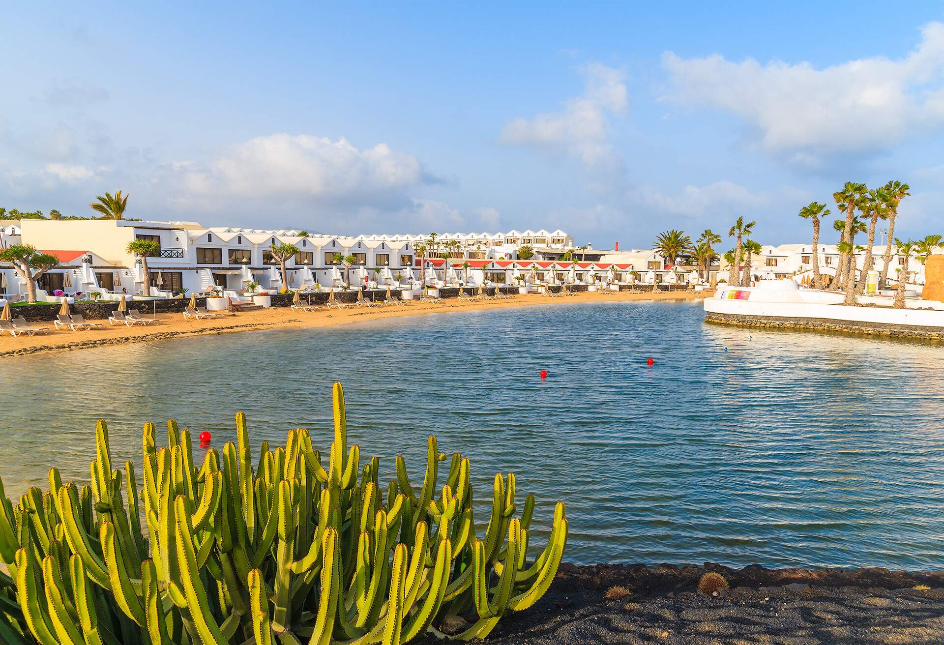 DEST_MEXICO_LANZAROTE_COSTA_TEGUISE_shutterstock