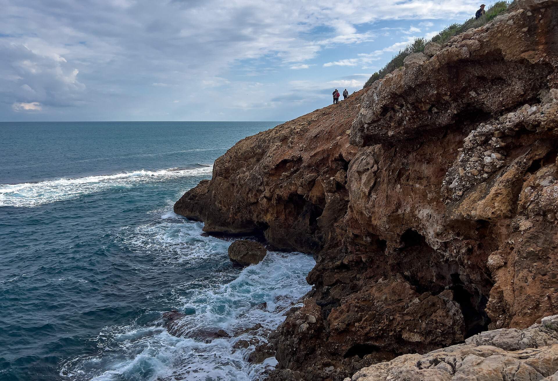 DEST_SPAIN_ALICANTE_COVA-TALLADA-HIKING-ROUTE_GettyImages-1364463124