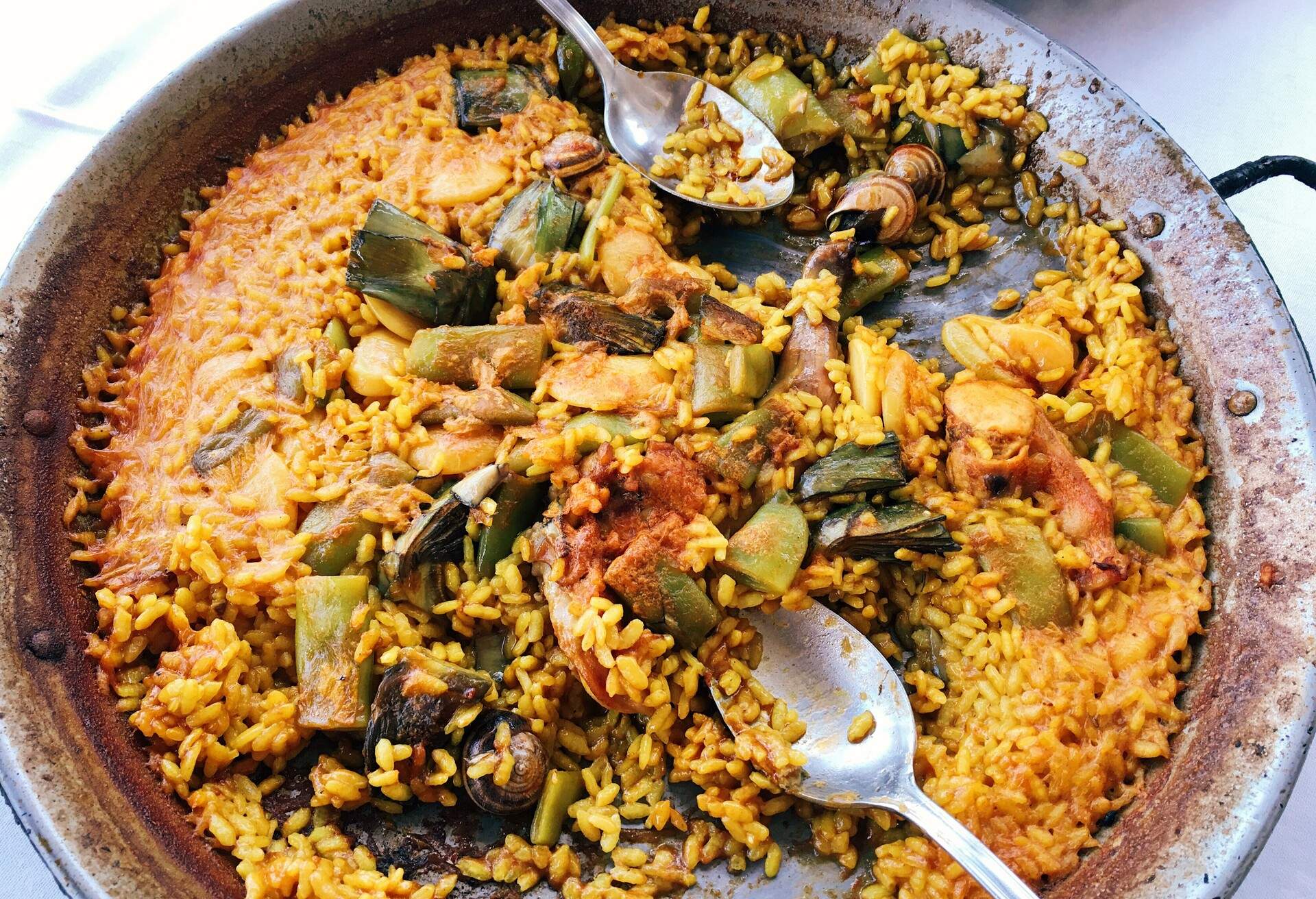THEME_FOOD_SPANISH_TRADITIONAL_VALENCIA_PAELLA_GettyImages-901161078.jpg