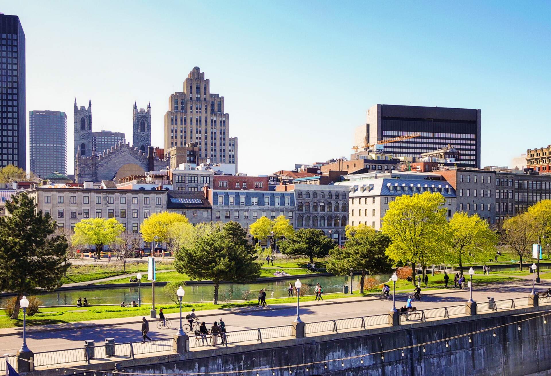 DEST_CANADA_MONTREAL_DOWNTOWN_SPRING_GettyImages-1317355197