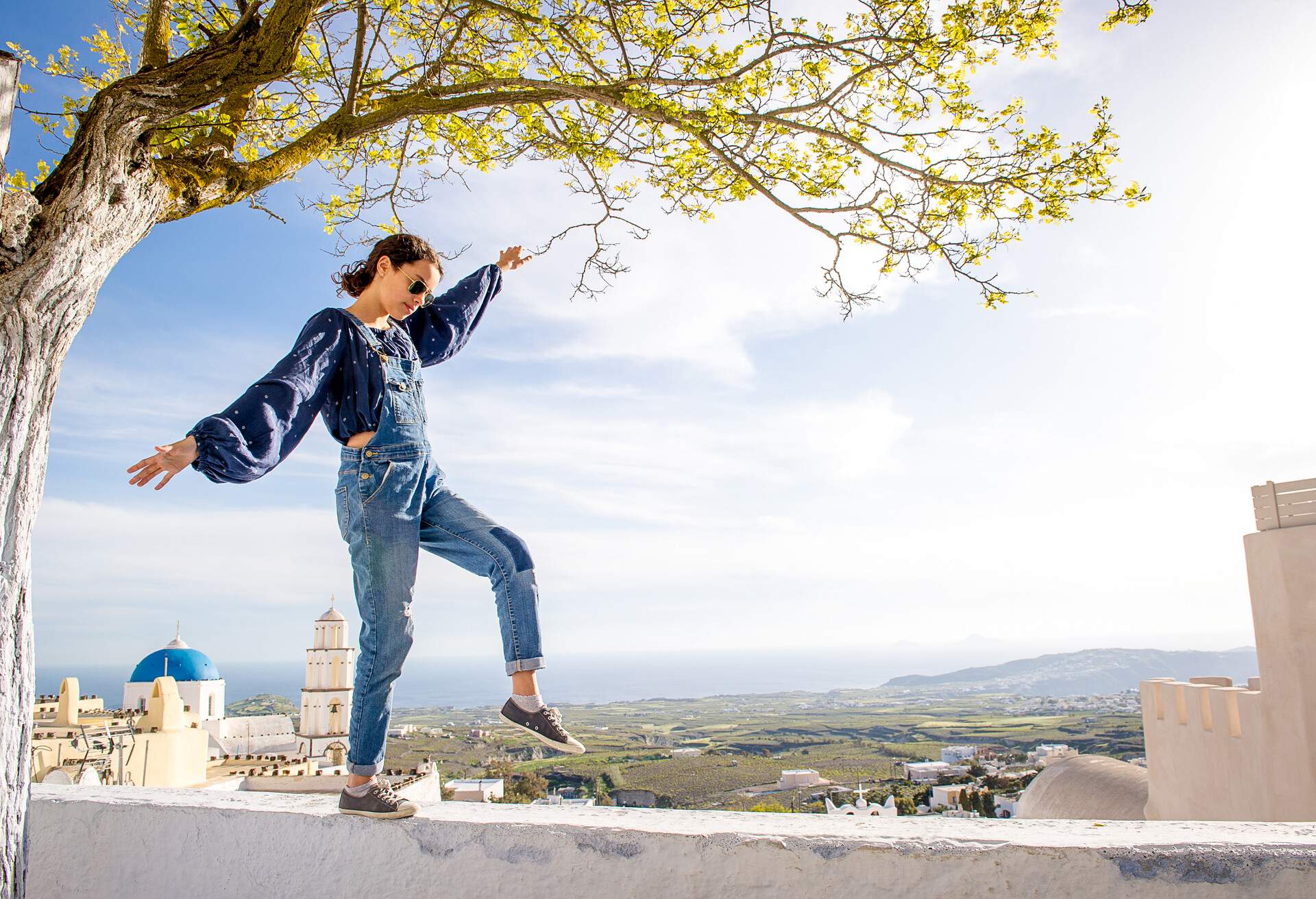 DEST_GREECE_SANTORINI_OIA_KIKLADHES-GettyImages-758303855.jpg