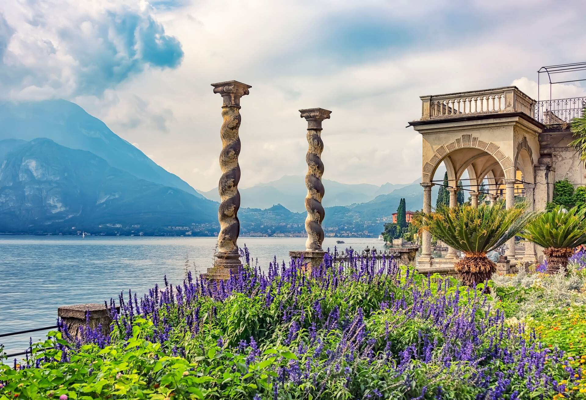 DEST_ITALY_LAKE_COMO_GettyImages-1322805878