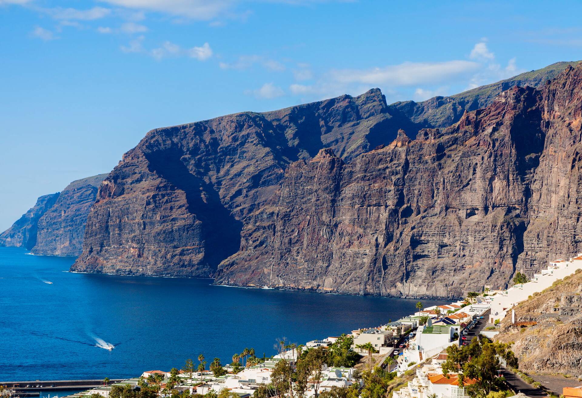 DEST_SPAIN_TENERIFE_Los_Gigantes _GettyImages-1386912544