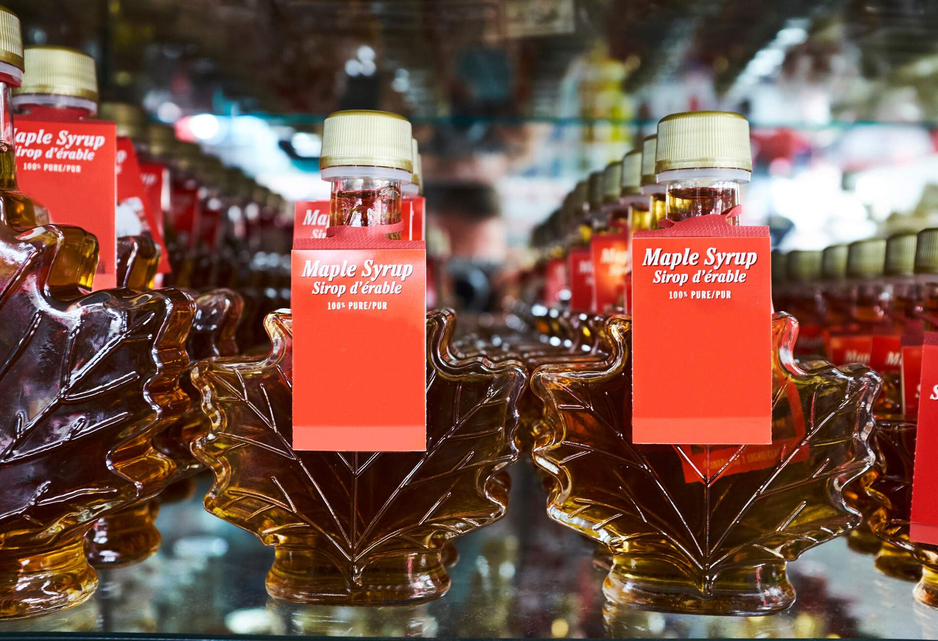 THEME_FOOD_CANADIAN_MAPLE-SYRUP_SOUVENIR_GettyImages-702549371