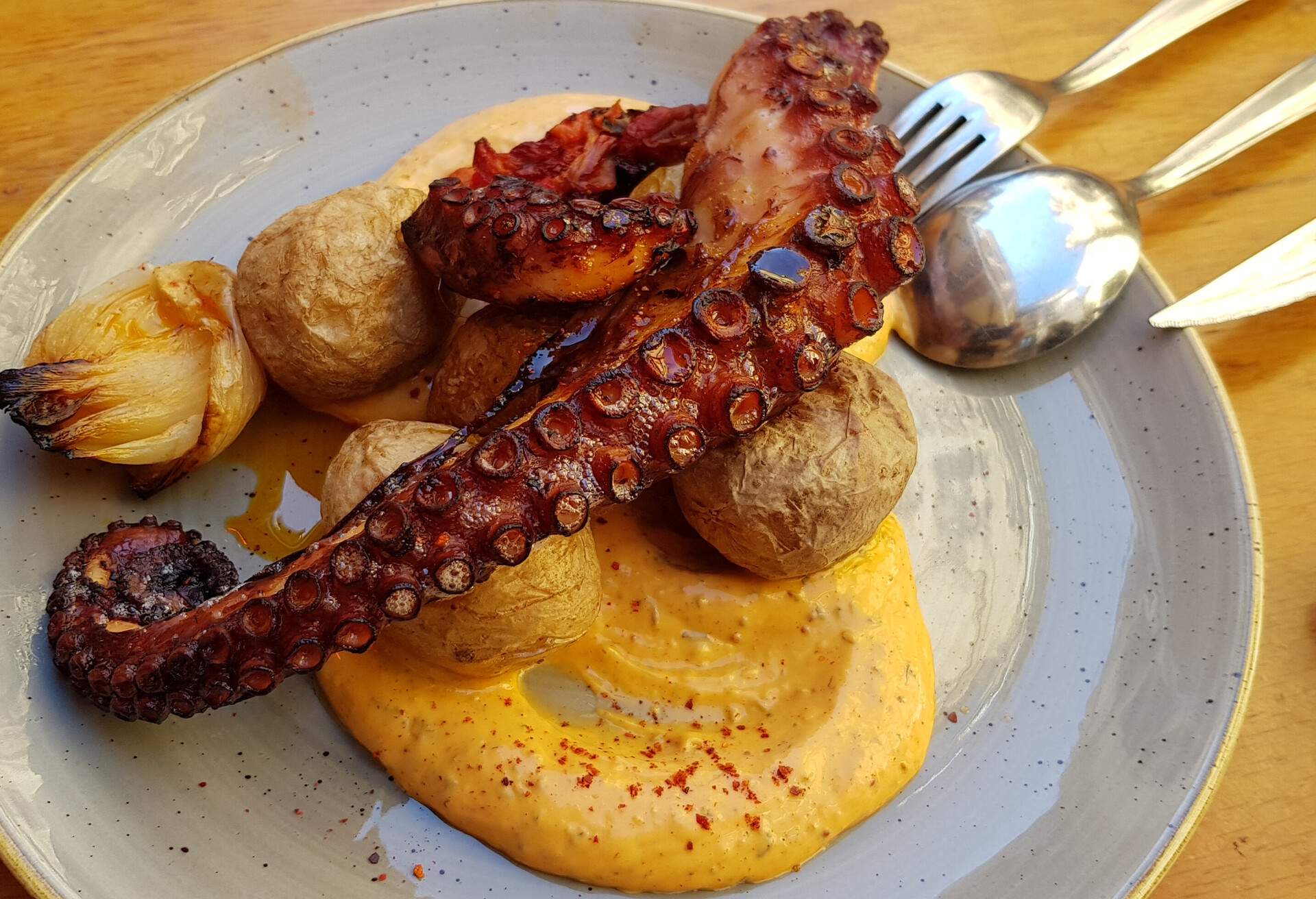 FOOD_SPANISH_PULPO_GRILLED_OCTOPUS_ROASTED_POTATOES