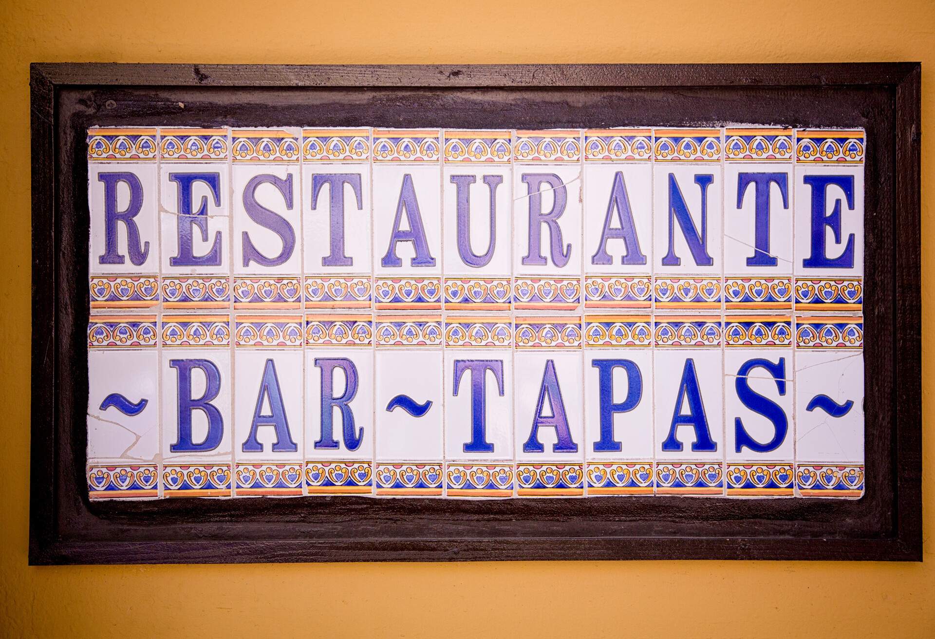 SIGNS_SPANISH_RESTAURANT_TAPAS_BAR