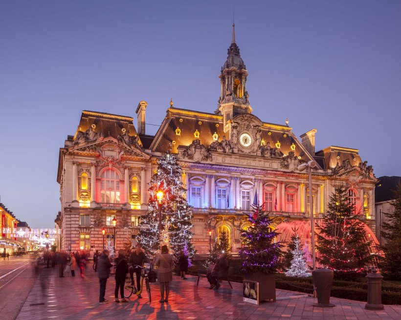 hotel de ville in paris during the christmas holiday