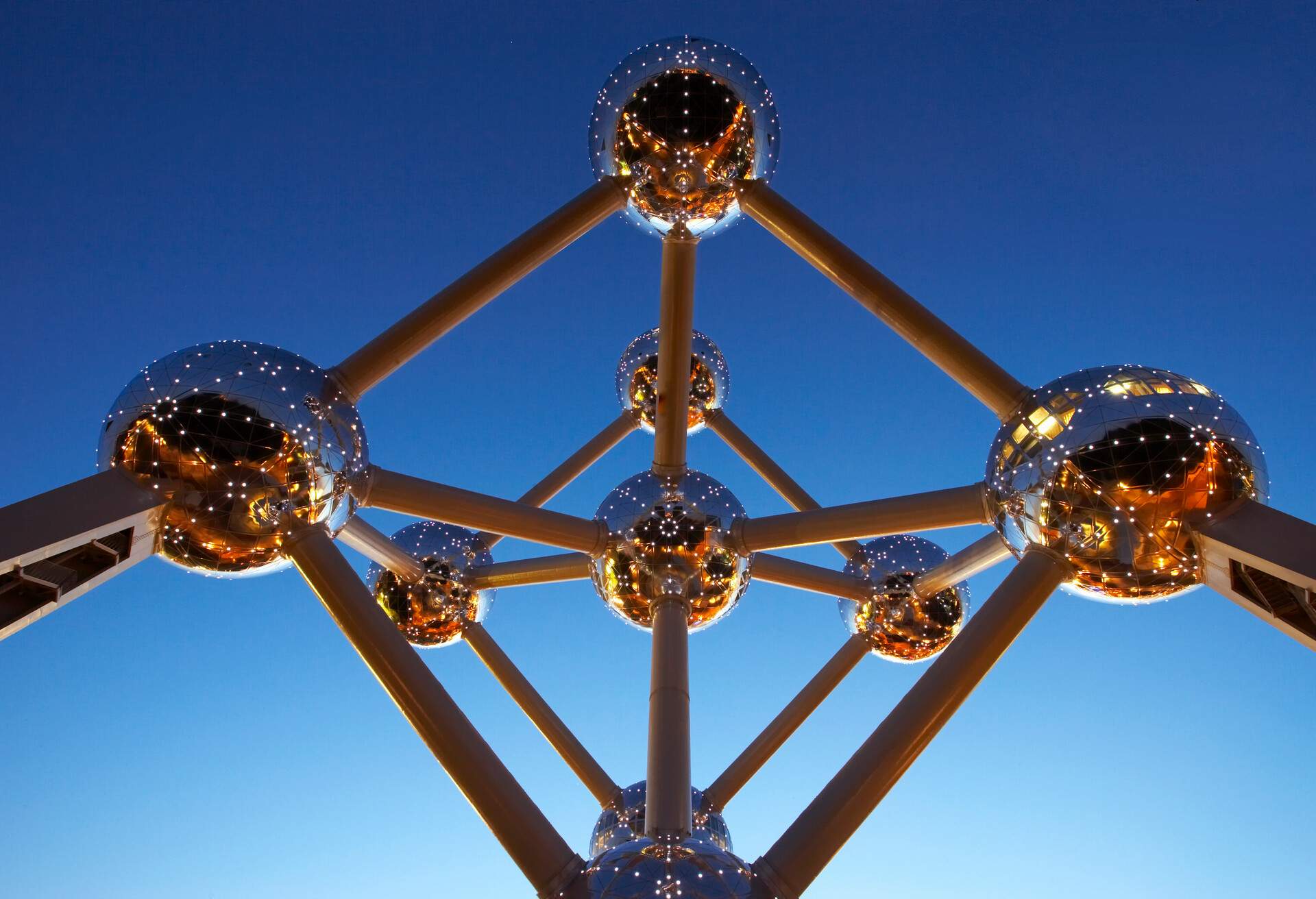 DEST_BELGIUM_BRUSSELS_ATOMIUM_GettyImages-sb10065293a-001