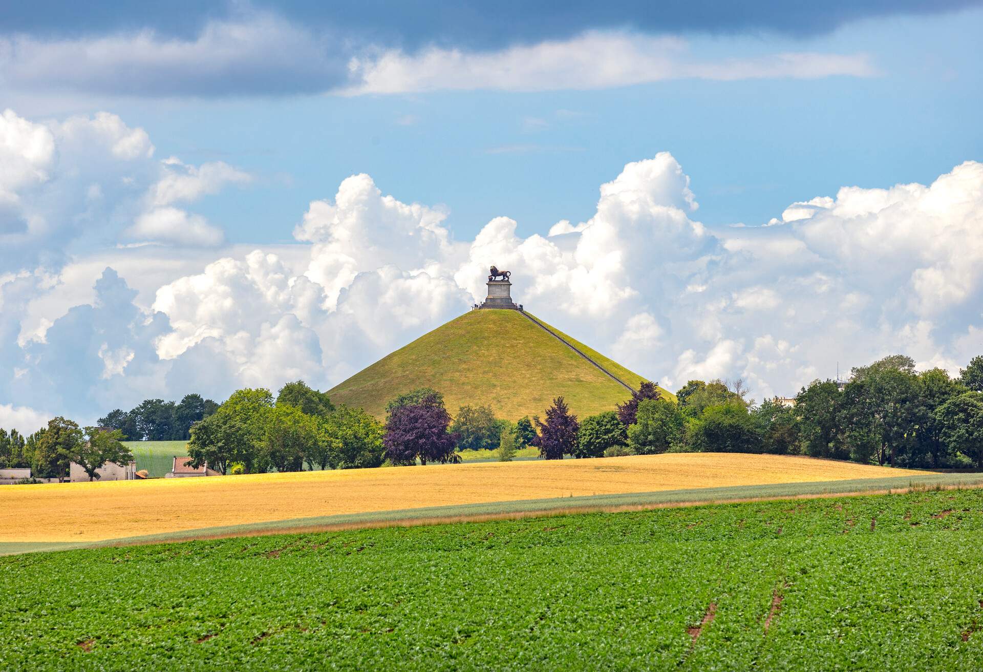 The Lion's Mound (French: Butte du Lion, Dutch: Leeuw van Waterloo,. 