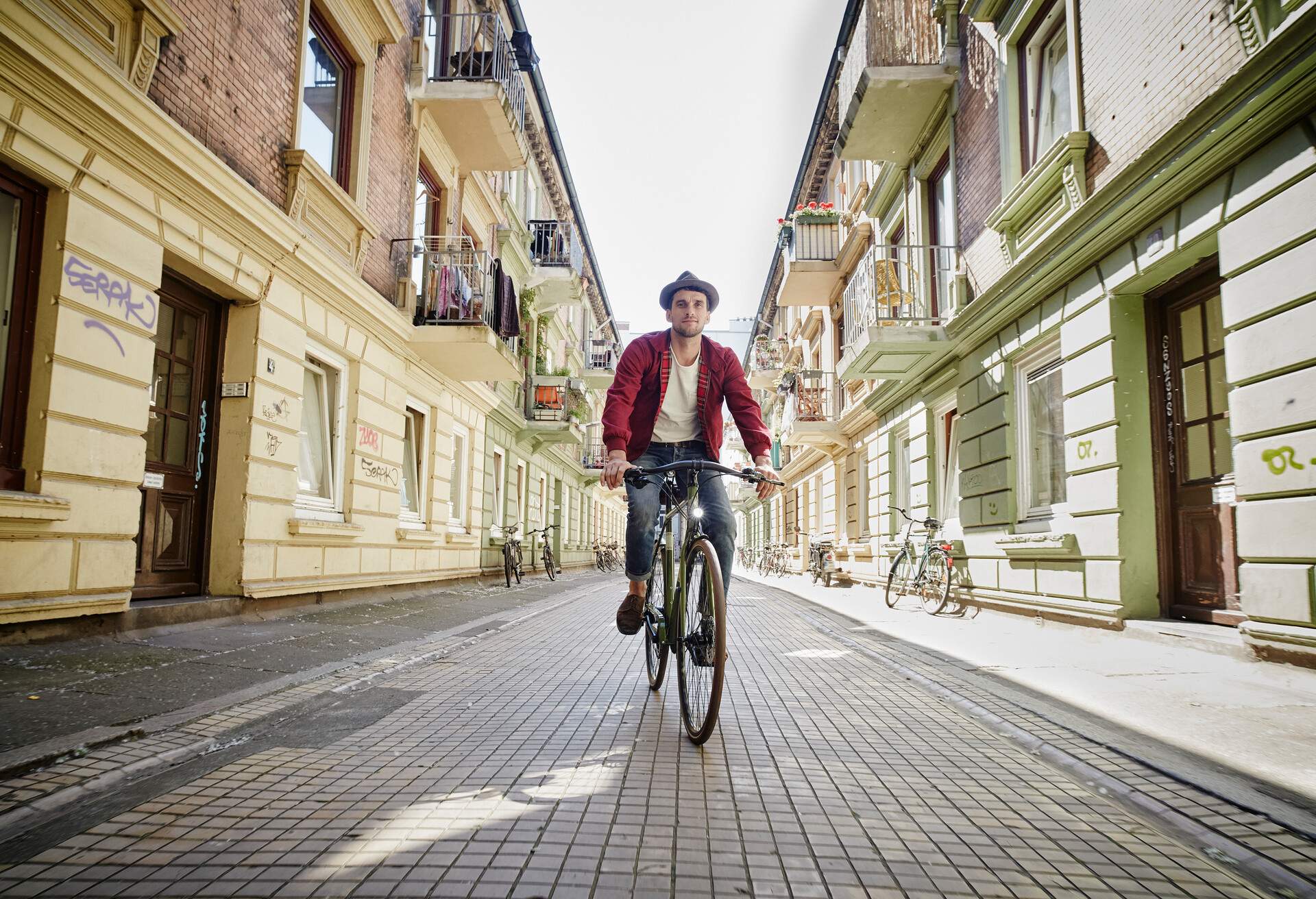 DEST_GERMANY_HAMBURG_THEME_BIKE_GettyImages-735892737