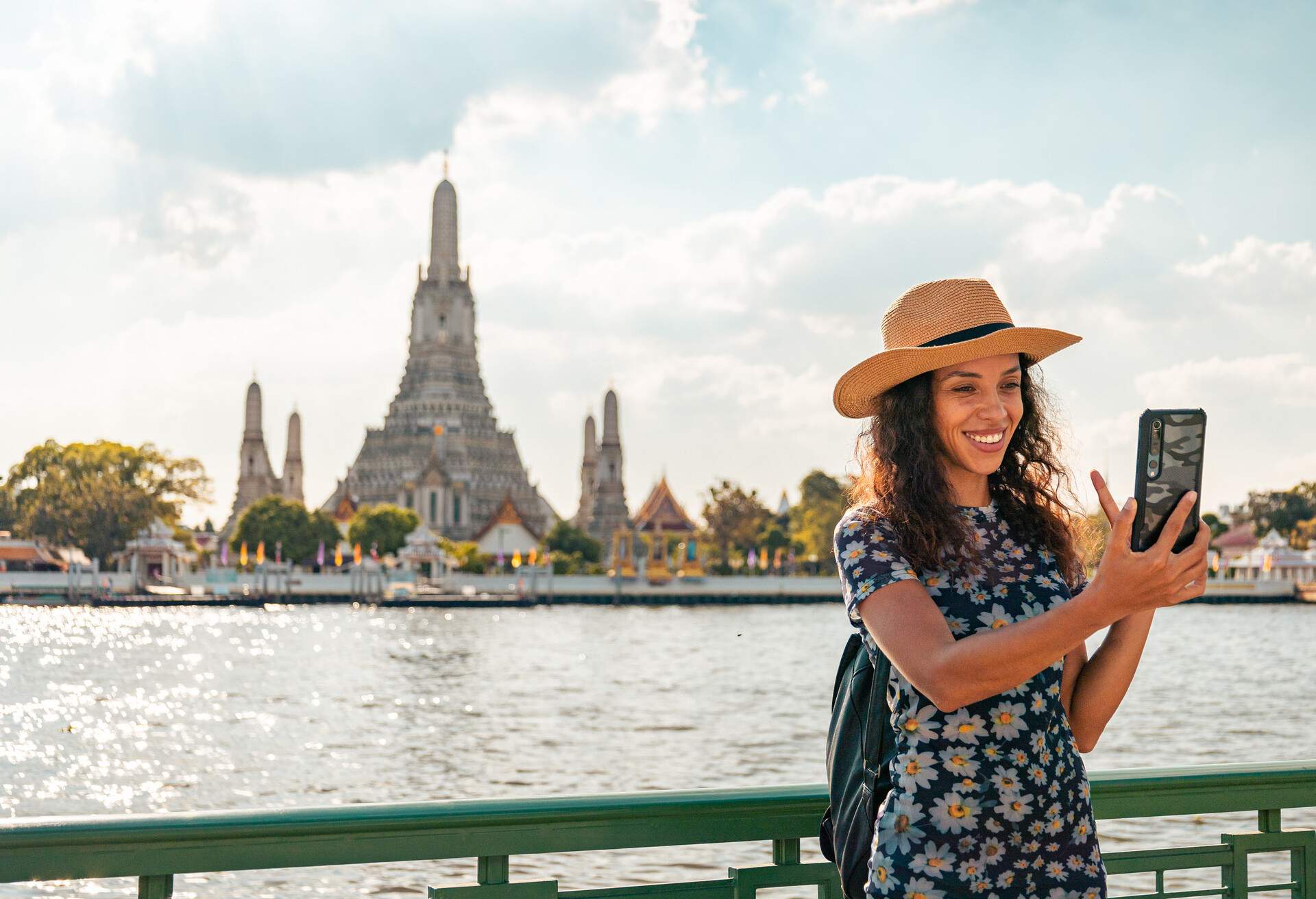 THAILAND_BANGKOK_WAT_ARUN_WOMAN