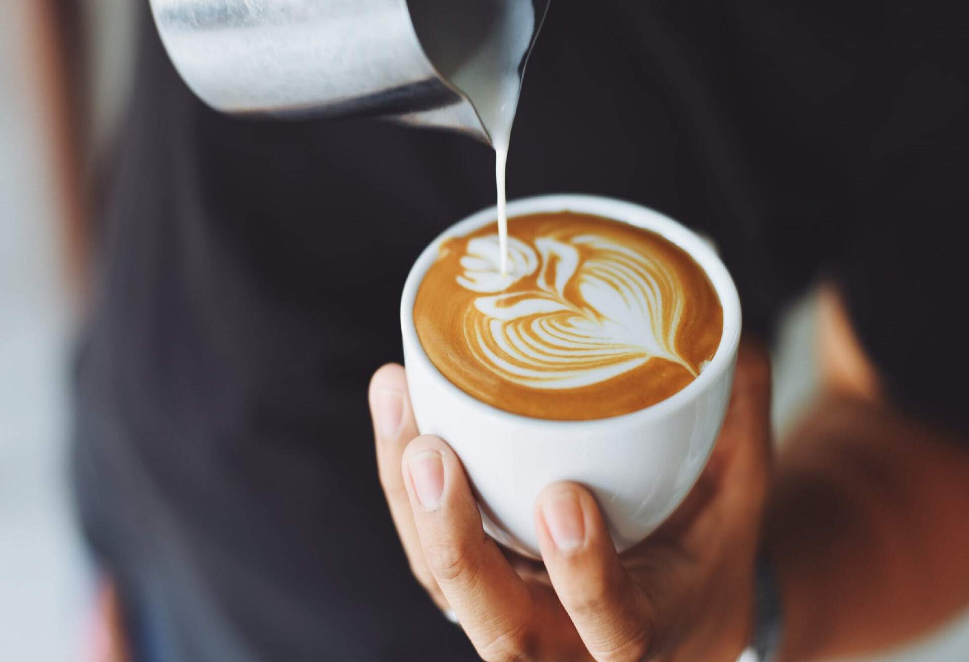 THEME_COFFEE_LATTE_ART_BARISTA_GettyImages-1330753970