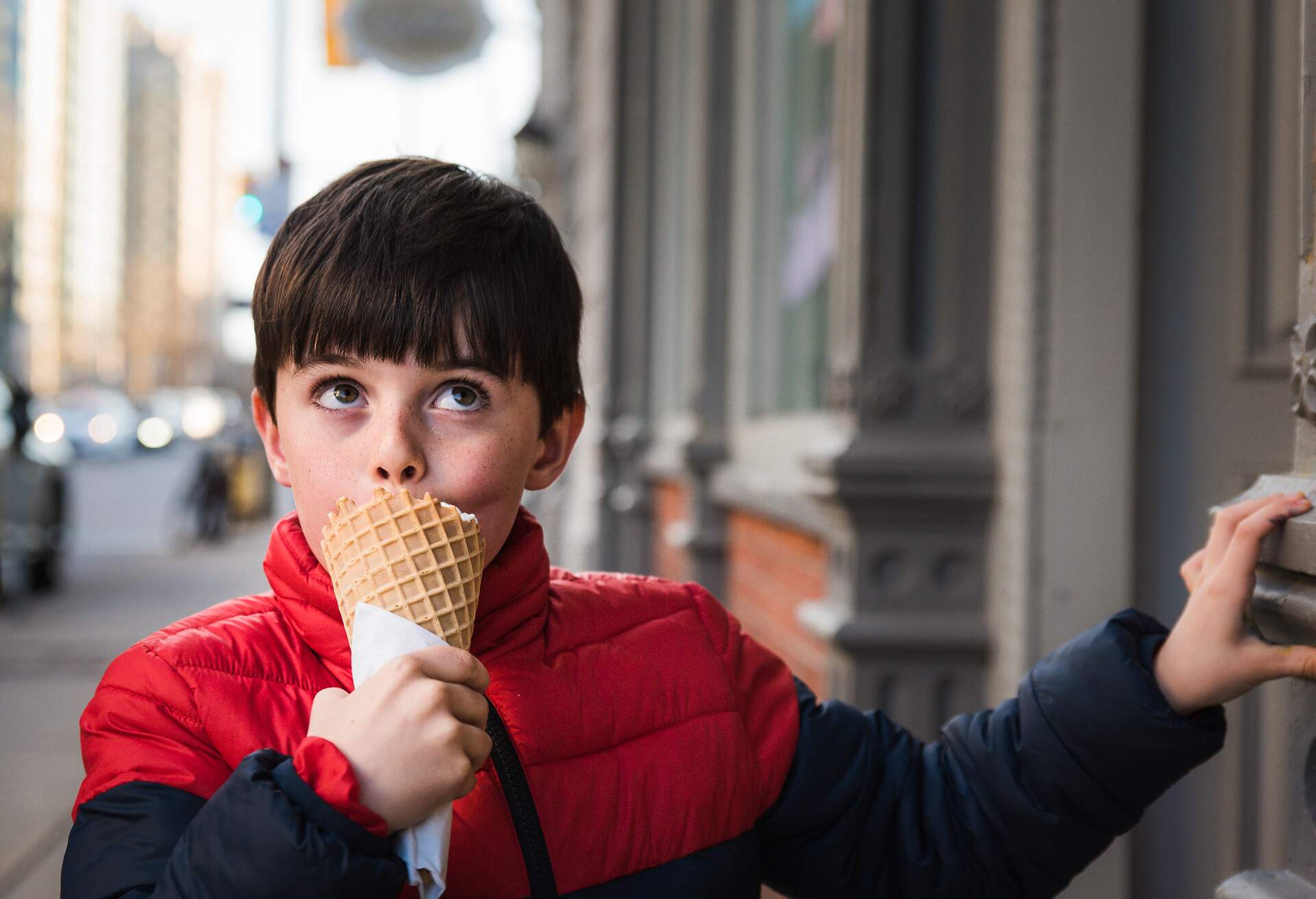 THEME_FOOD_PEOPLE_BOY_KID_EATING_ICE_CREAM_GettyImages-1082121142