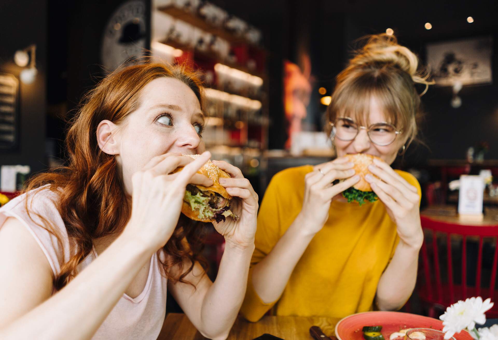 THEME_PEOPLE_WOMEN_EATING_GettyImages-1182292799