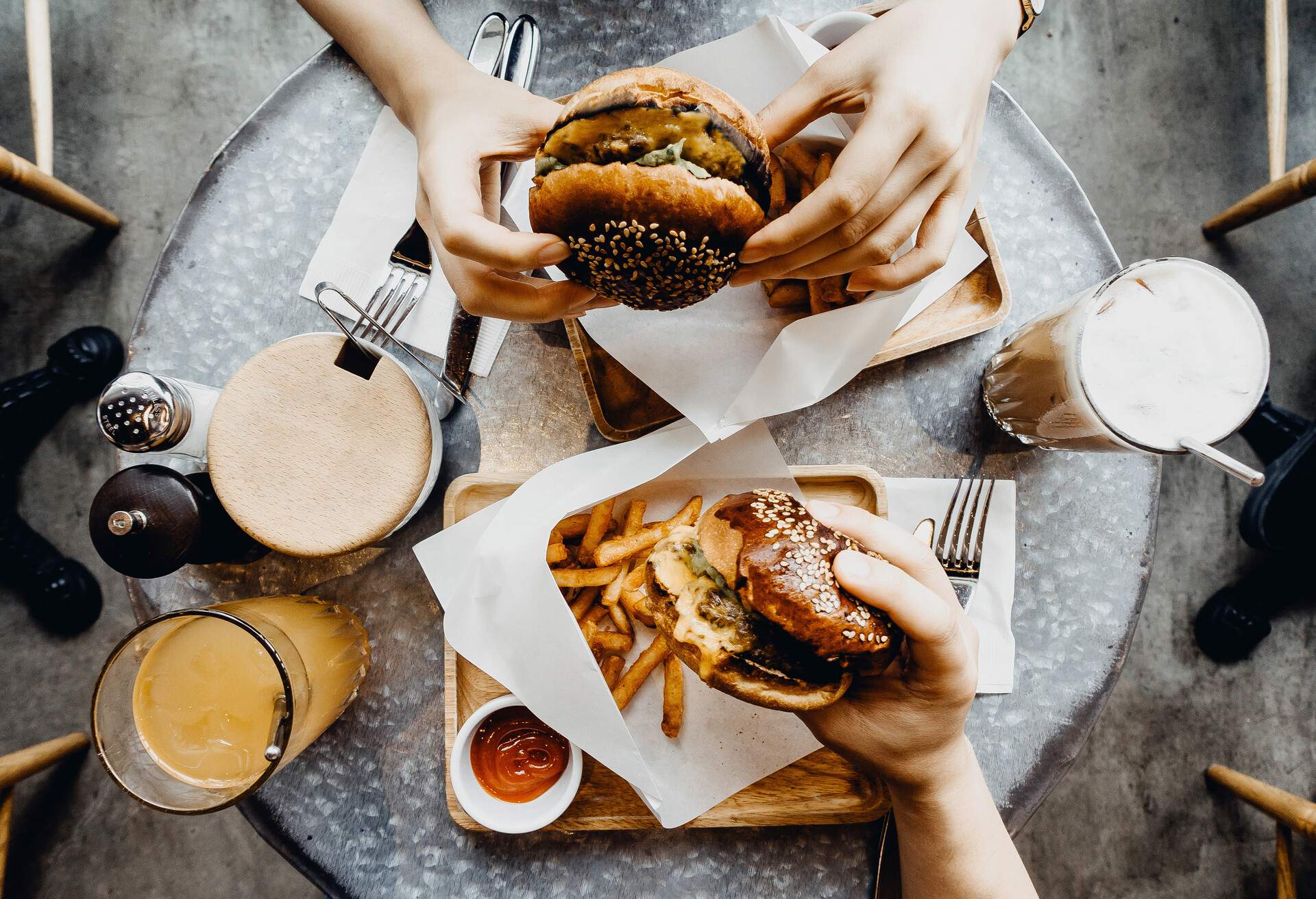 THEME_RESTAURANT_FOOD_VEGGIE_BURGER_GettyImages-1149726287