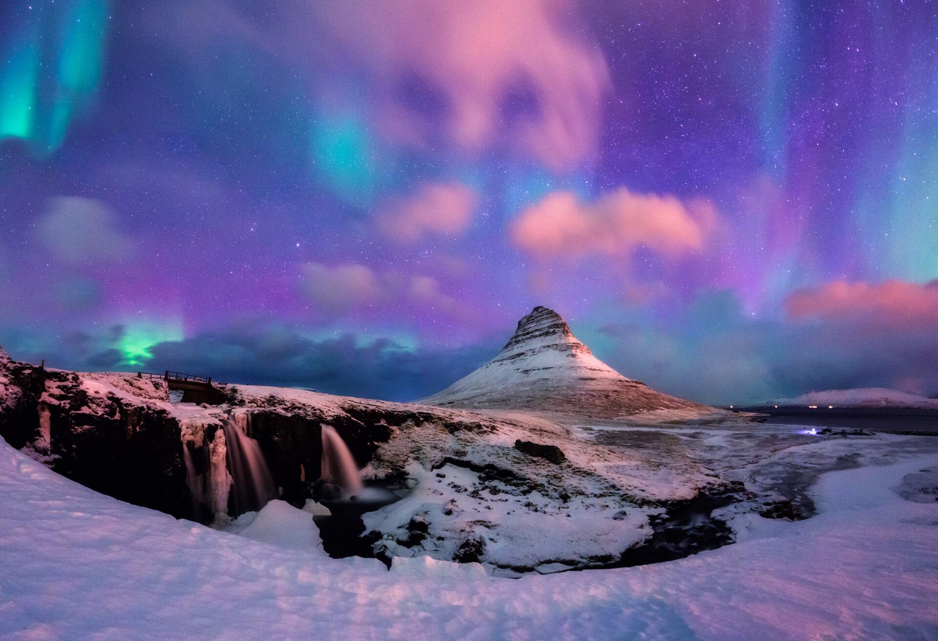 Vive el espectáculo de las auroras boreales en Islandia