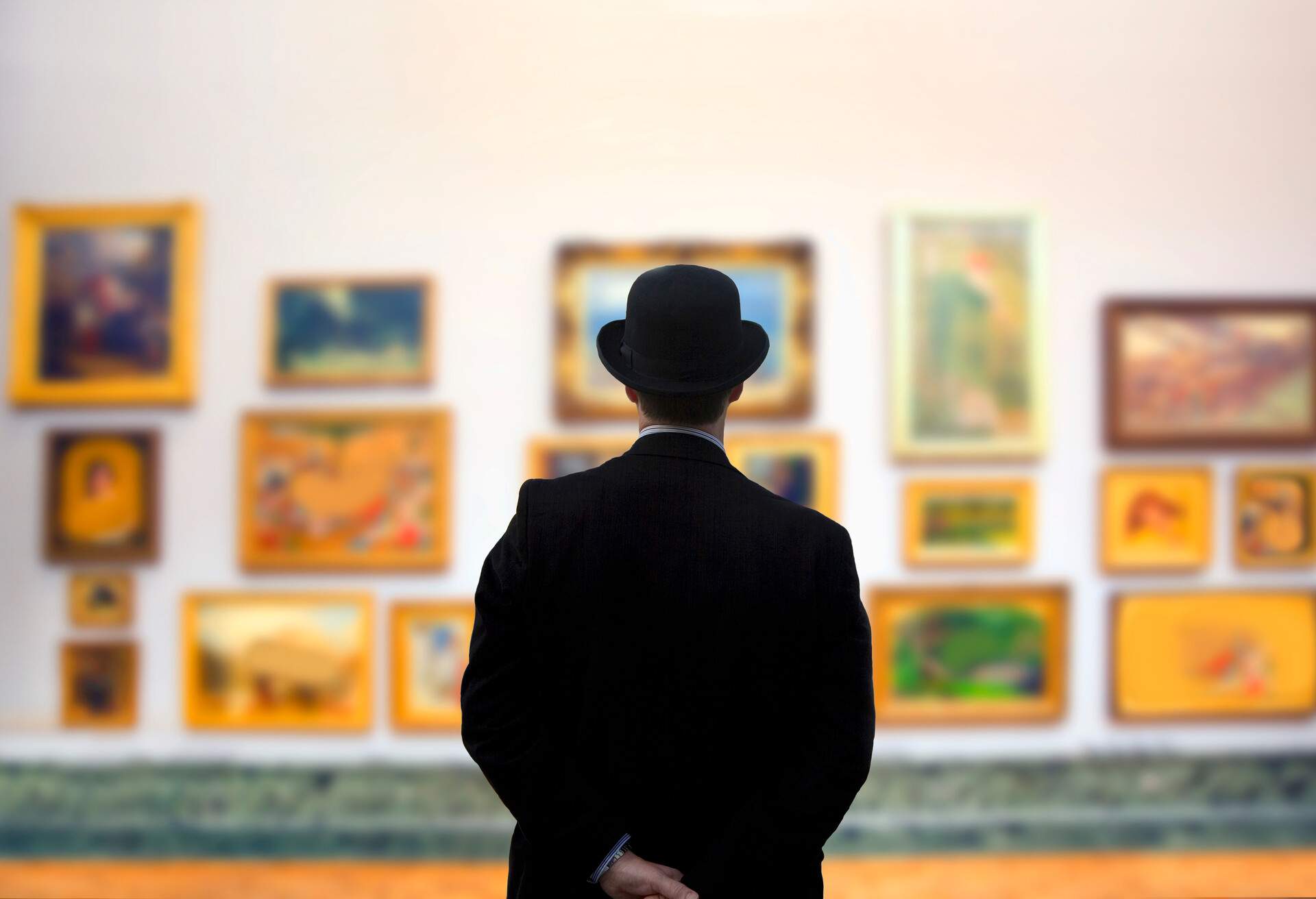 UK_ENGLAND_LONDON_MUSEUM_GALLERY_MAN_BOWLER_HAT