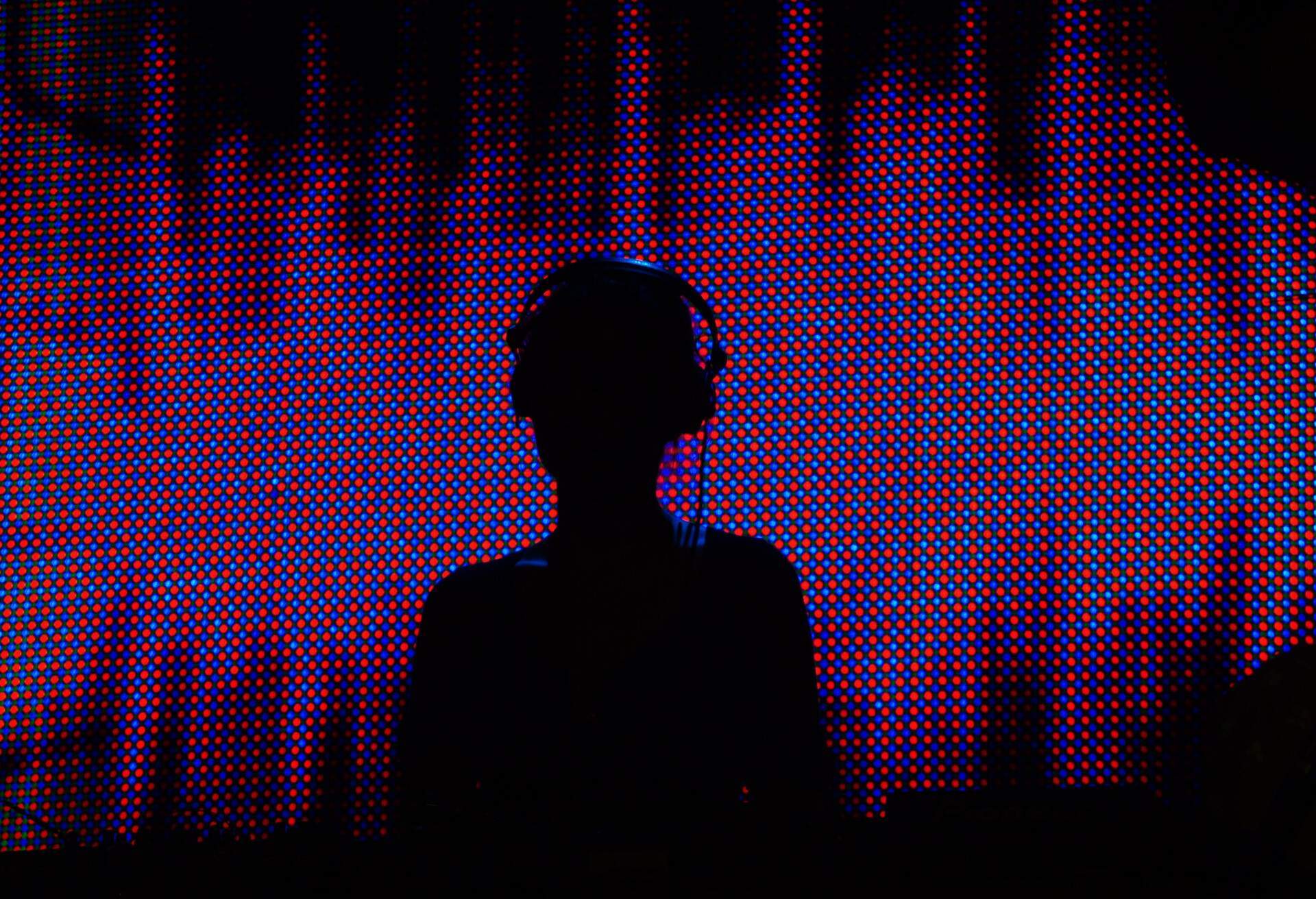 NIGHTLIFE_NIGHTCLUB_CLUB_DJ_SILHOUETTE