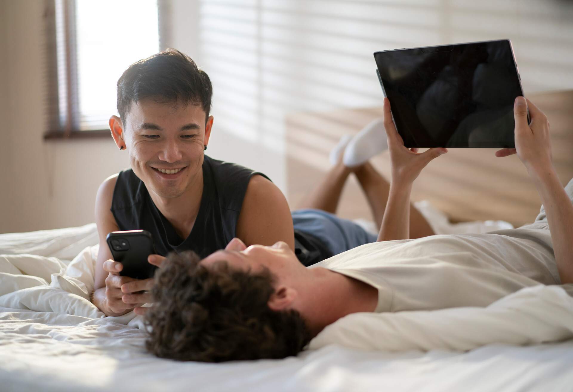 PEOPLE_MEN_COUPLE_GAY_LGBTQ_BED