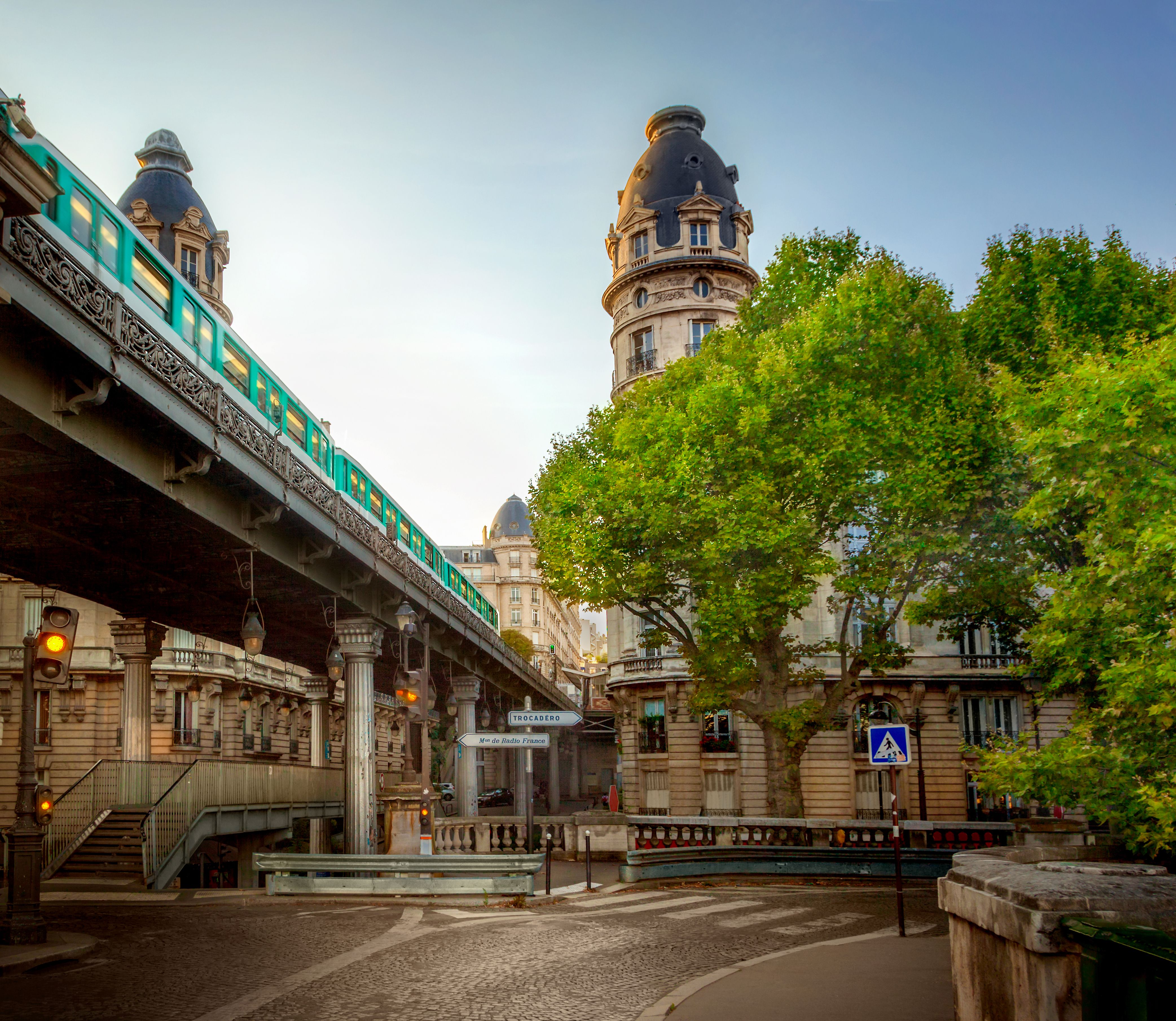 Encuentra vuelos baratos de Zaragoza a Par&iacute;s Beauvais-Till&eacute;