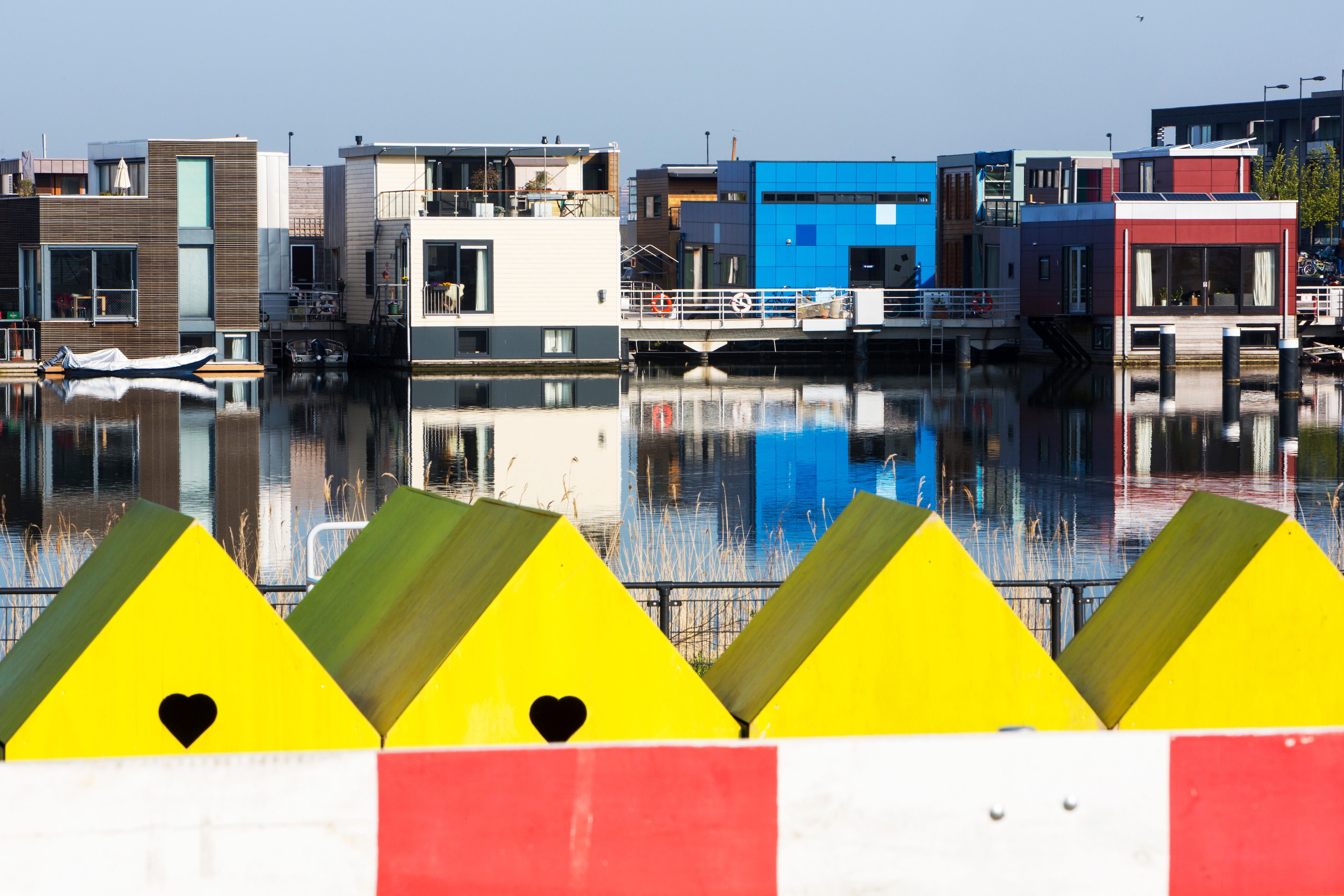 Encuentra vuelos baratos de Madrid a &Aacute;msterdam