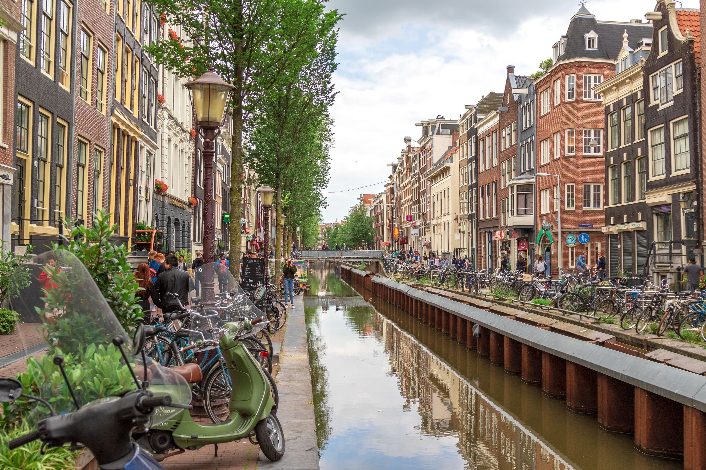 Encuentra vuelos baratos de Oporto a &Aacute;msterdam