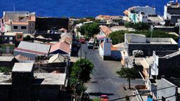 Encuentra vuelos baratos a Sao Filipe