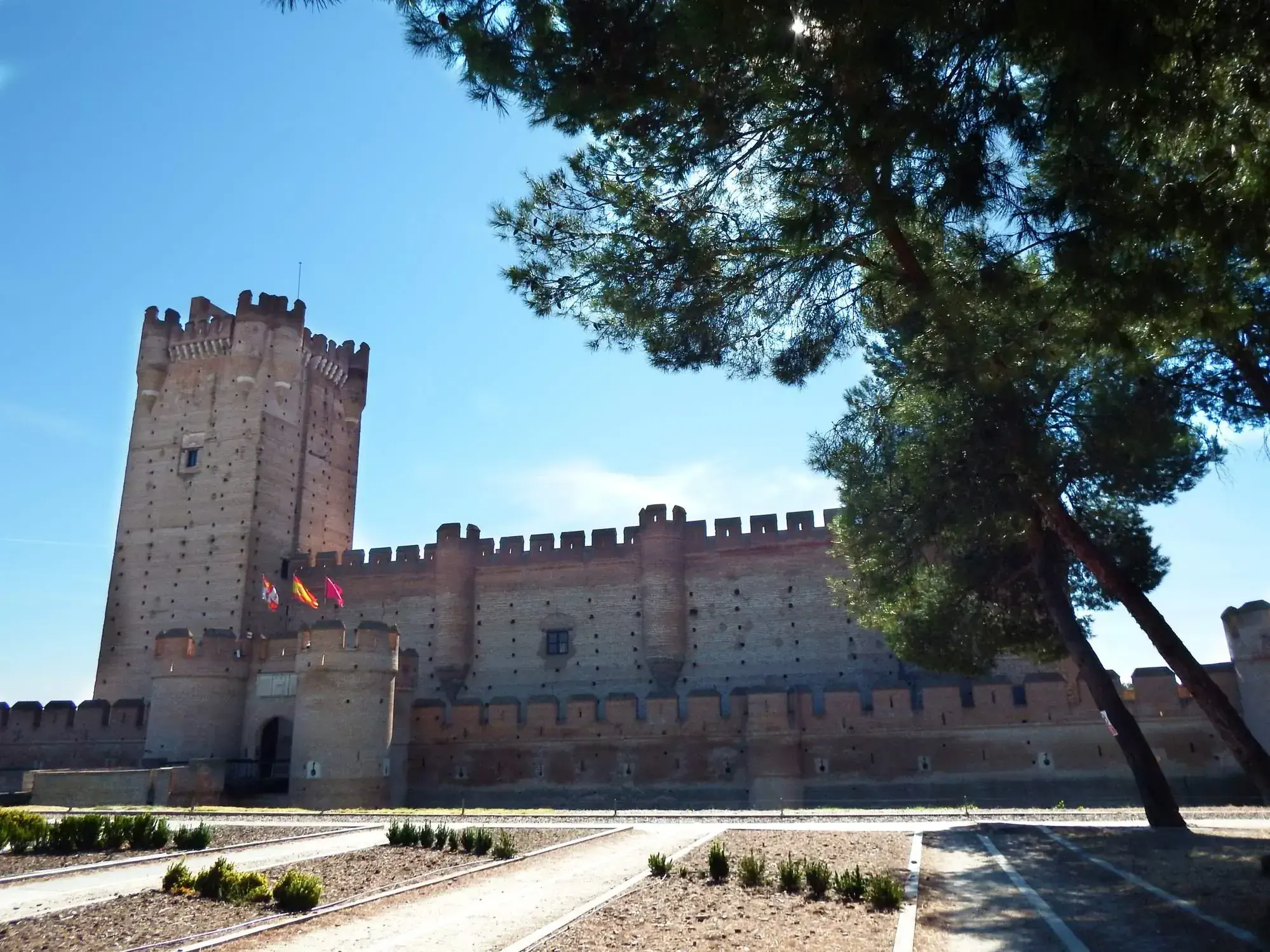 El Castillo de la Mota, en Jaen, es una antigua fortaleza muy bien conservada.