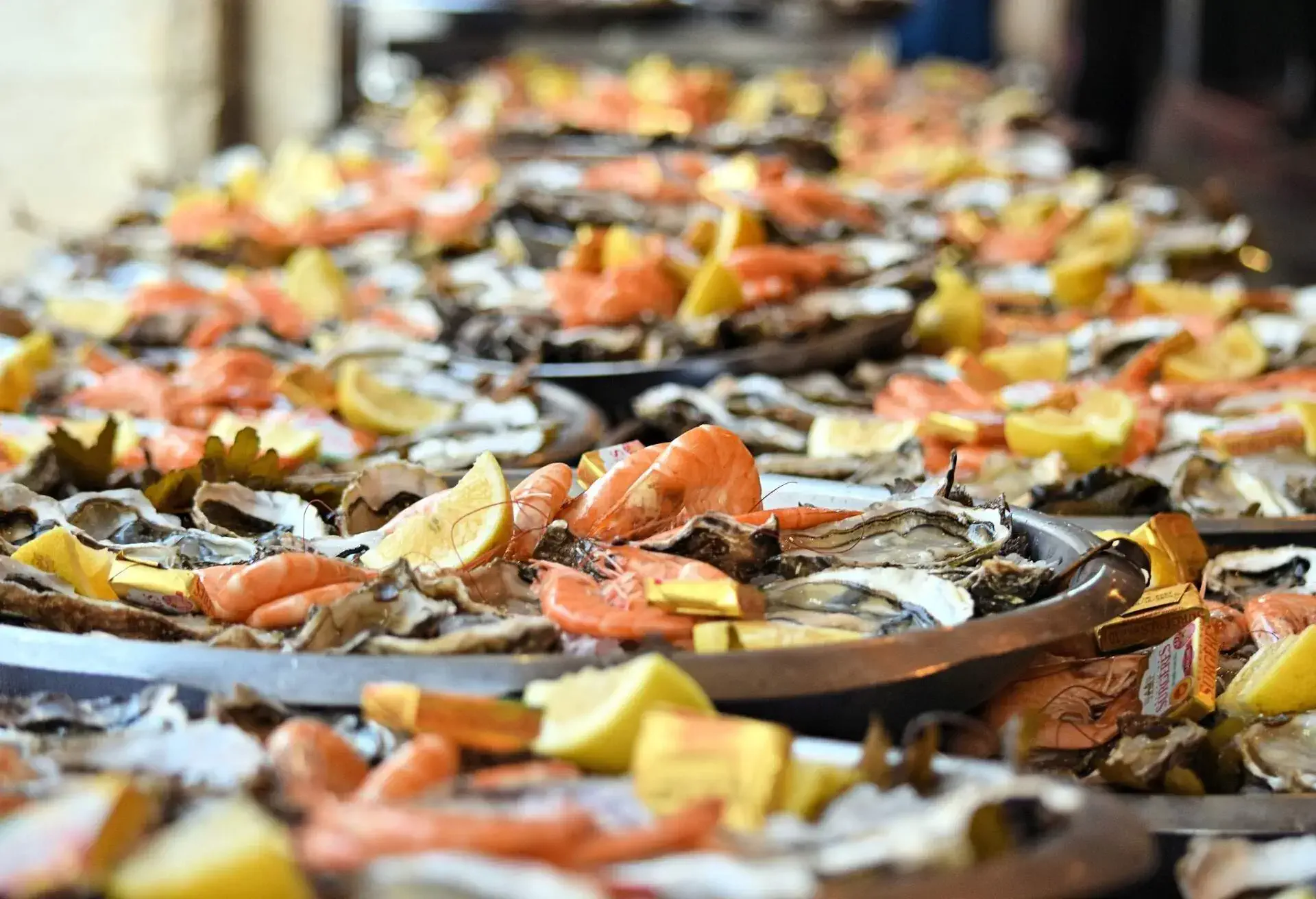 DEST_FRANCE_LA-ROCHELLE_THEME_FOOD_SEAFOOD_CAFE_RESTAURANT-GettyImages-1206785253