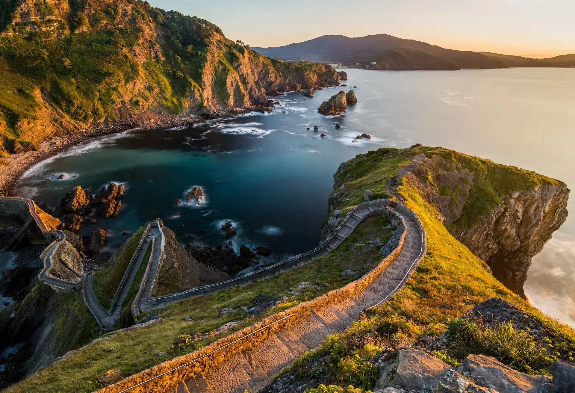 DEST_SPAIN_BASQUE_SAN-JUAN-DE-GAZTELUGATXE_GettyImages-1035400870