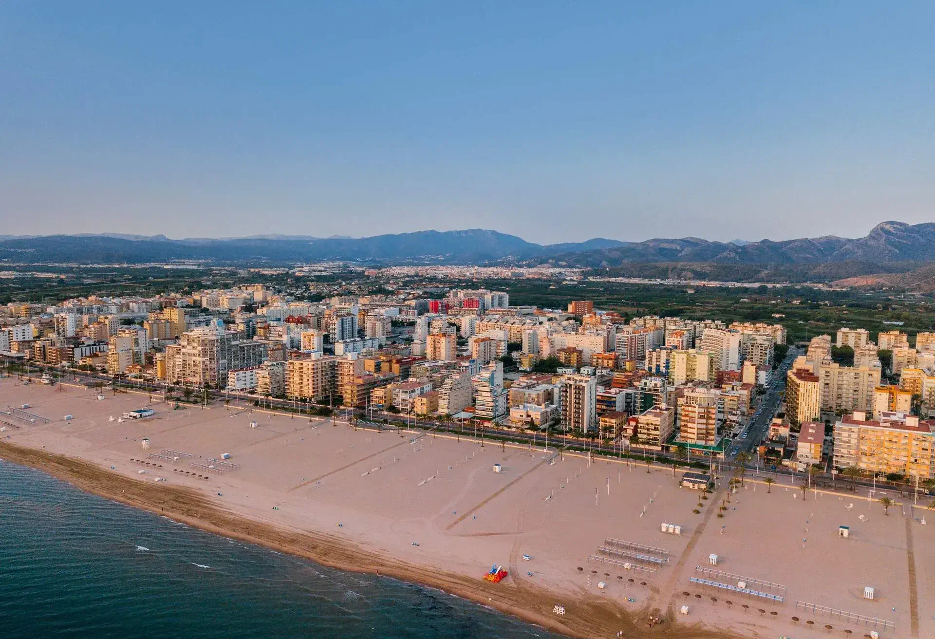 DEST_SPAIN_VALENCIA_GANDIA_GANDIA-BEACH_shutterstock-premier_1164056293