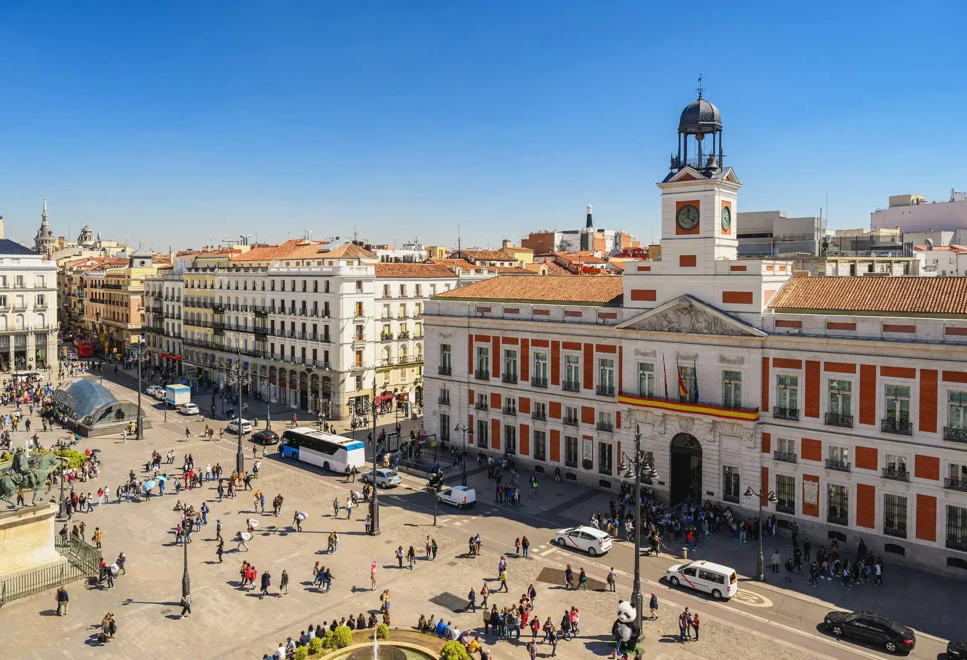 DEST_SPAIN_MADRID_PUERTA-DEL-SOL_shutterstock-portfolio_1444646411