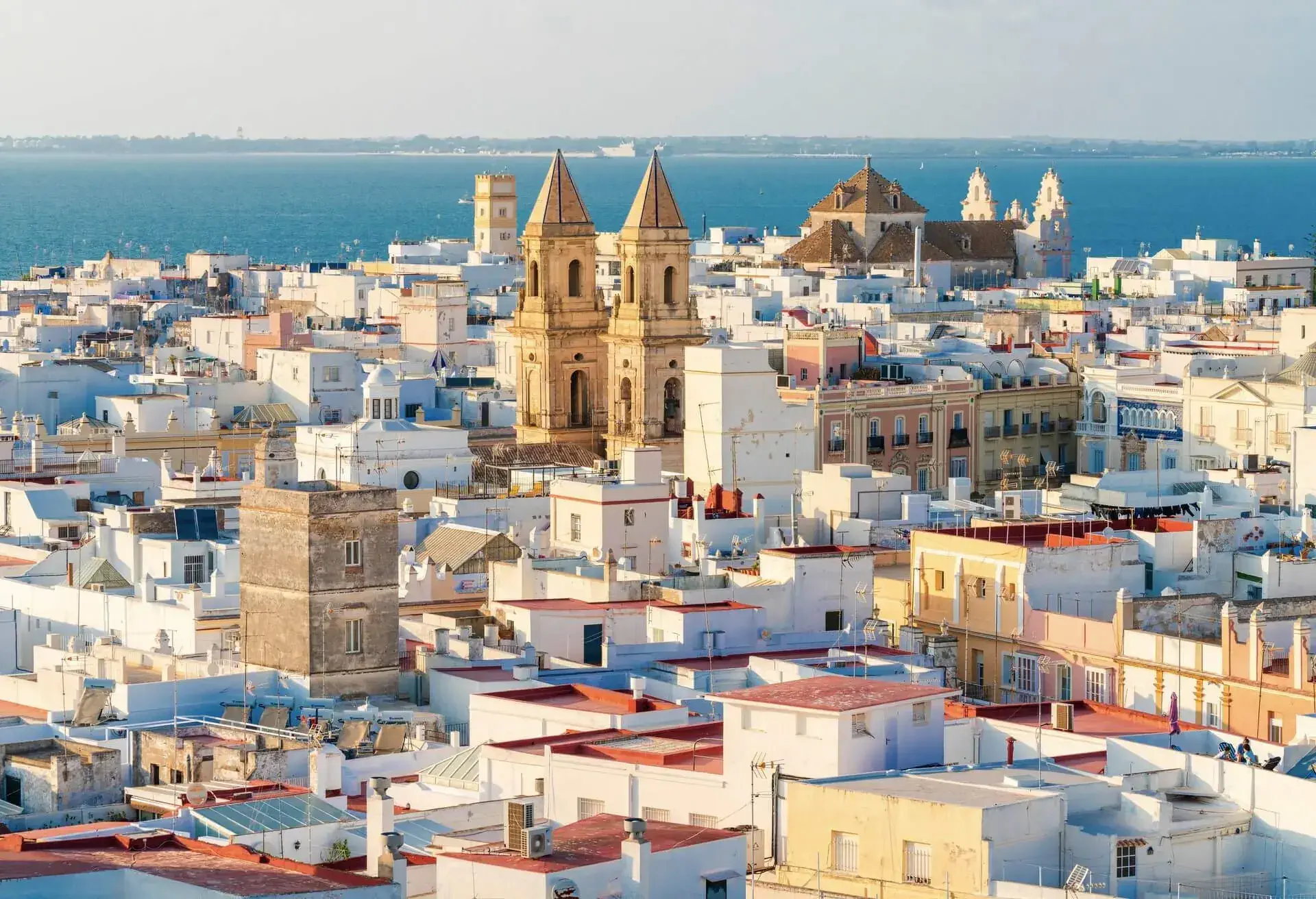 dest_spain_cadiz_gettyimages-1065948796_universal_within-usage-period_82680