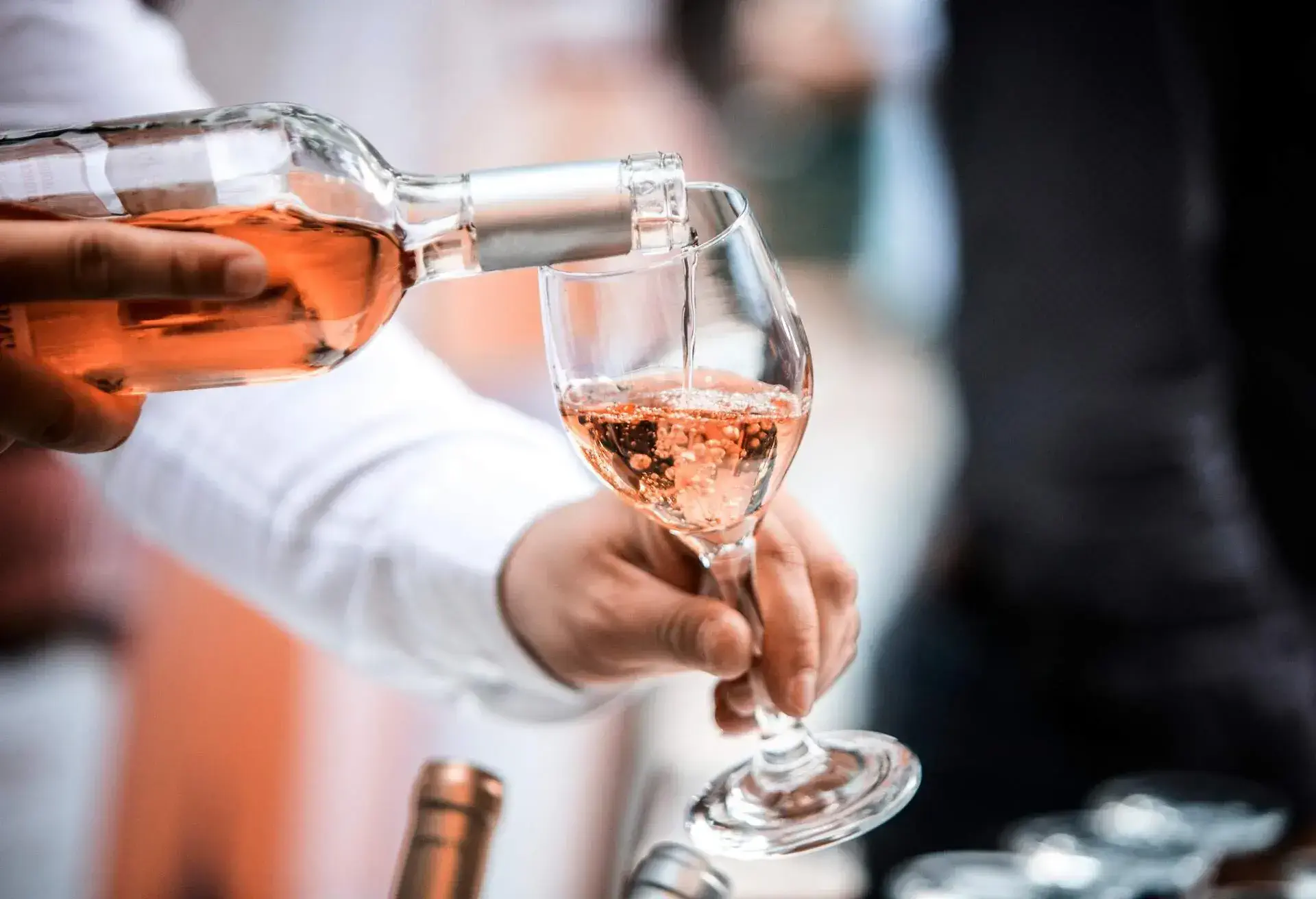 THEME-FOOD-WINE-ROSE_shutterstock-portfolio_1270827094-4.jpg