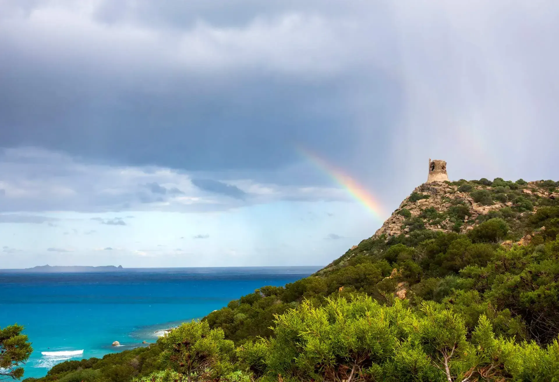 DEST_ITALY_SARDINIA_Porto Giunco_GettyImages-1365474387