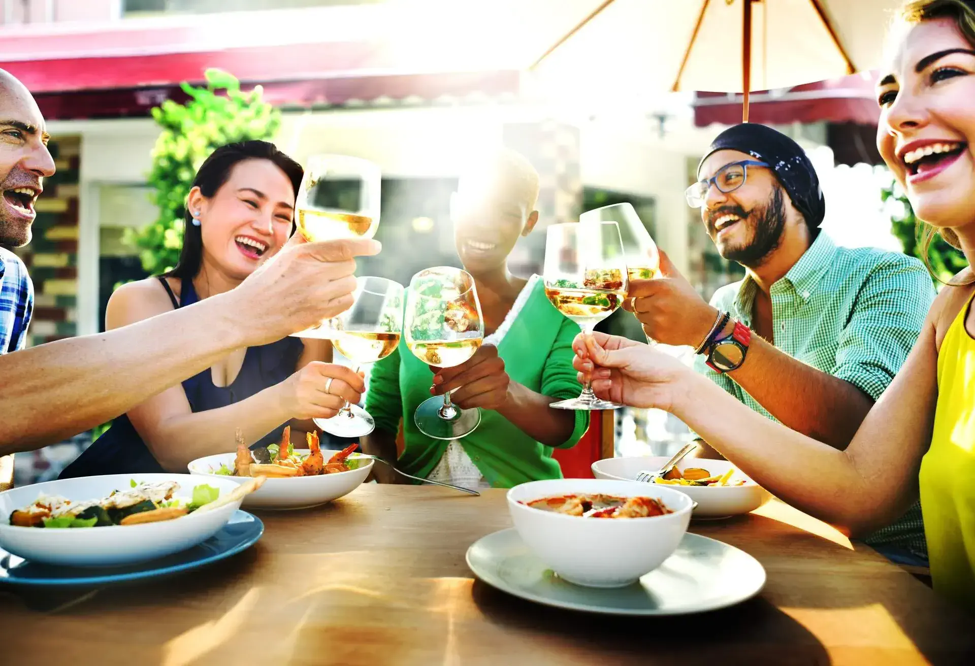 theme_people_restaurant_dining_food_wine-shutterstock-portfolio_290517488_universal_within-usage-period_80084