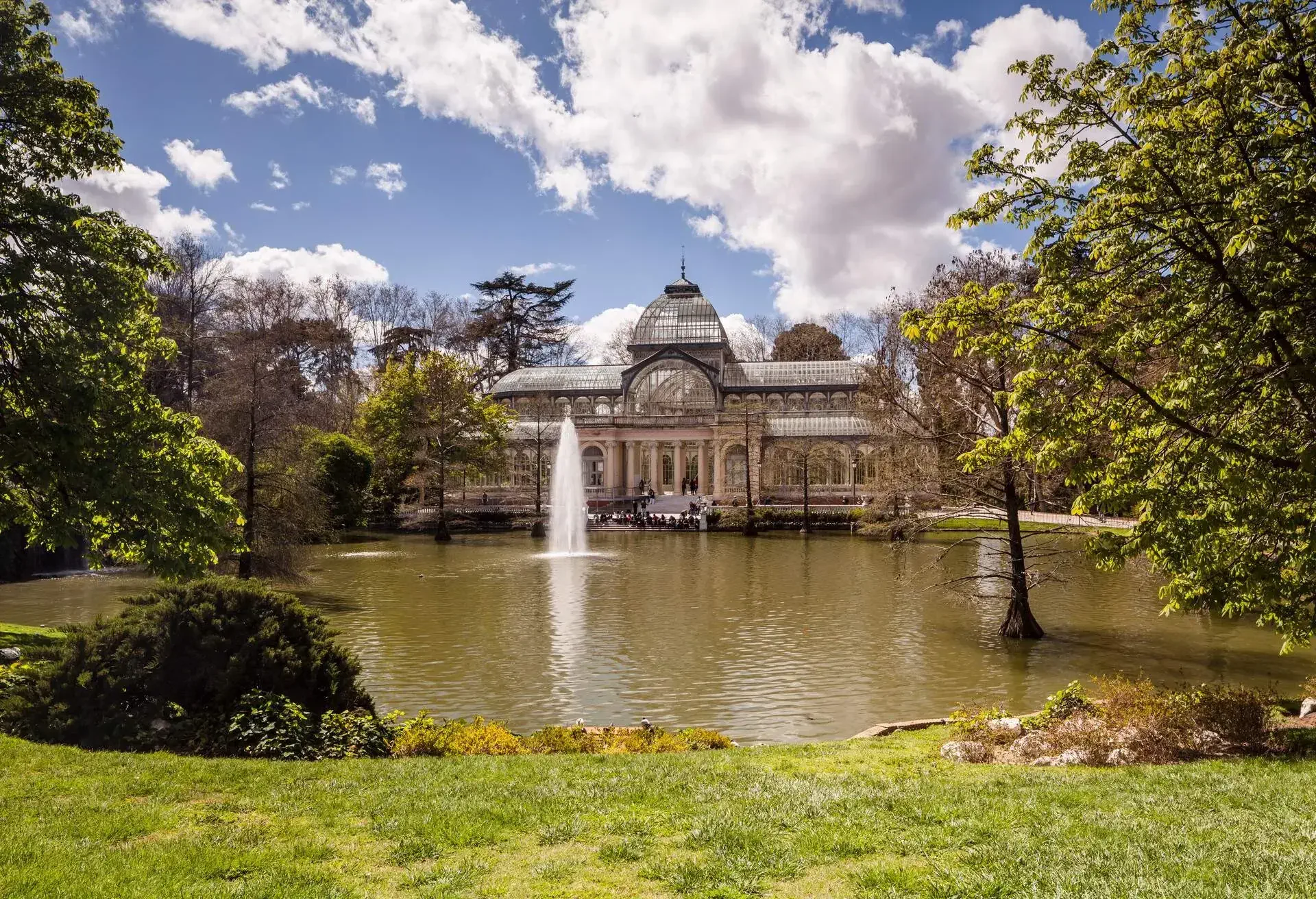 DEST_SPAIN_MADRID_BUEN-RETIRO-PARK_PALACIO-DE-CRISTAL_GettyImages-645965395