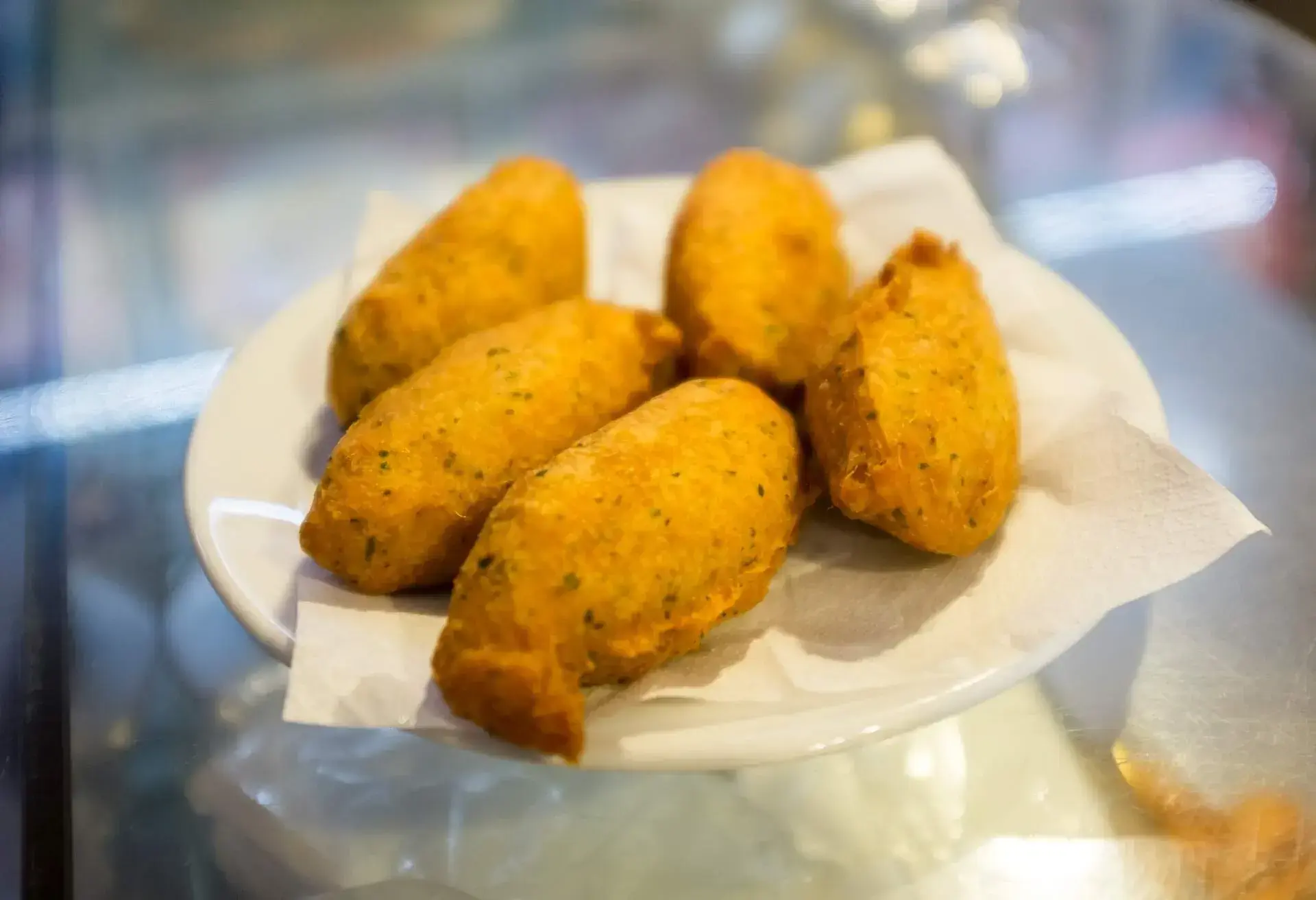 THEME_FOOD_PASTEIS-DE-BACALHAU_GettyImages-957356782