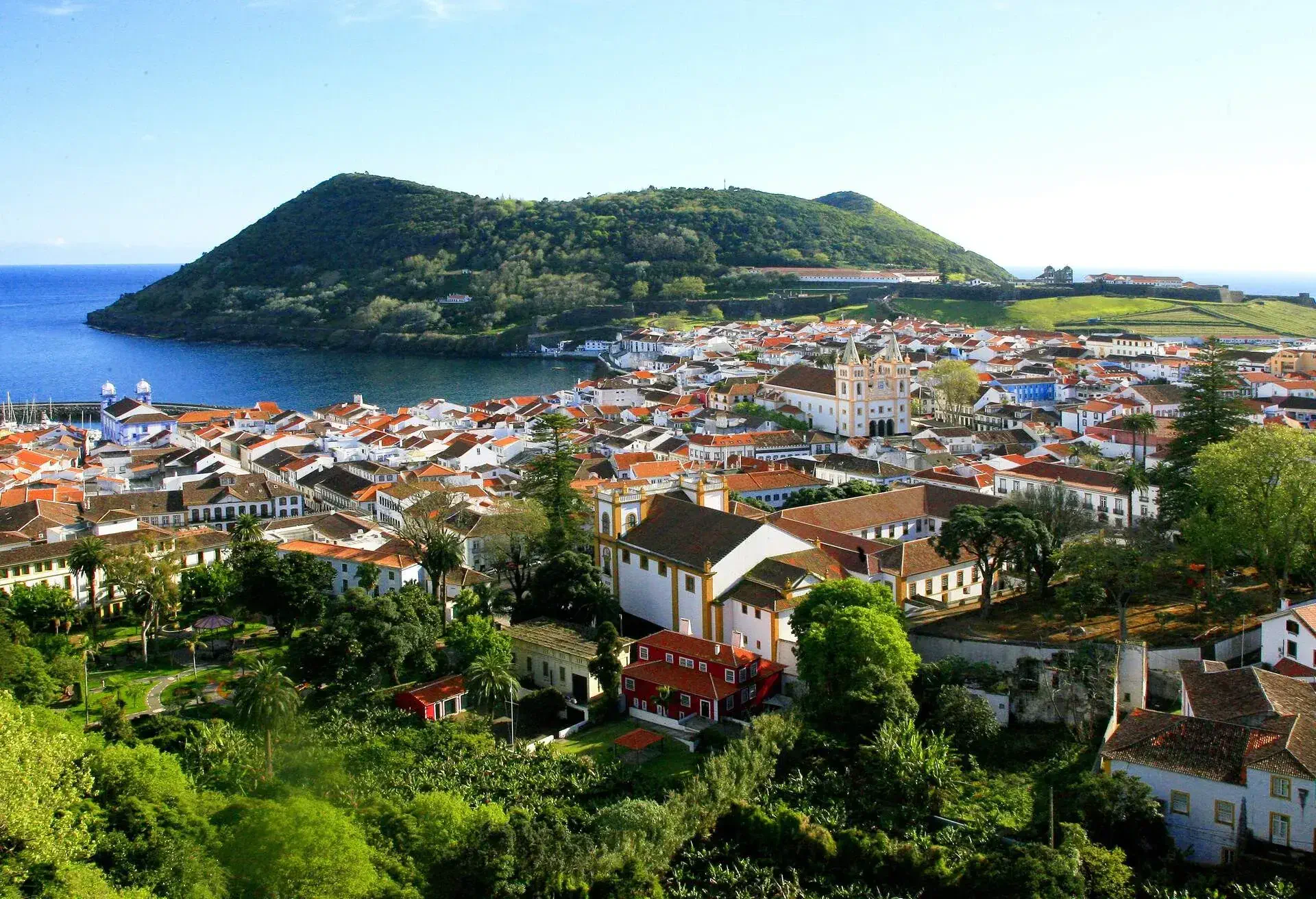 DEST_PORTUGAL_AZORES-ISLANDS_TERCEIRA-ISLAND_ANGRA-DO-HEROISMO_shutterstock-premier_537198019