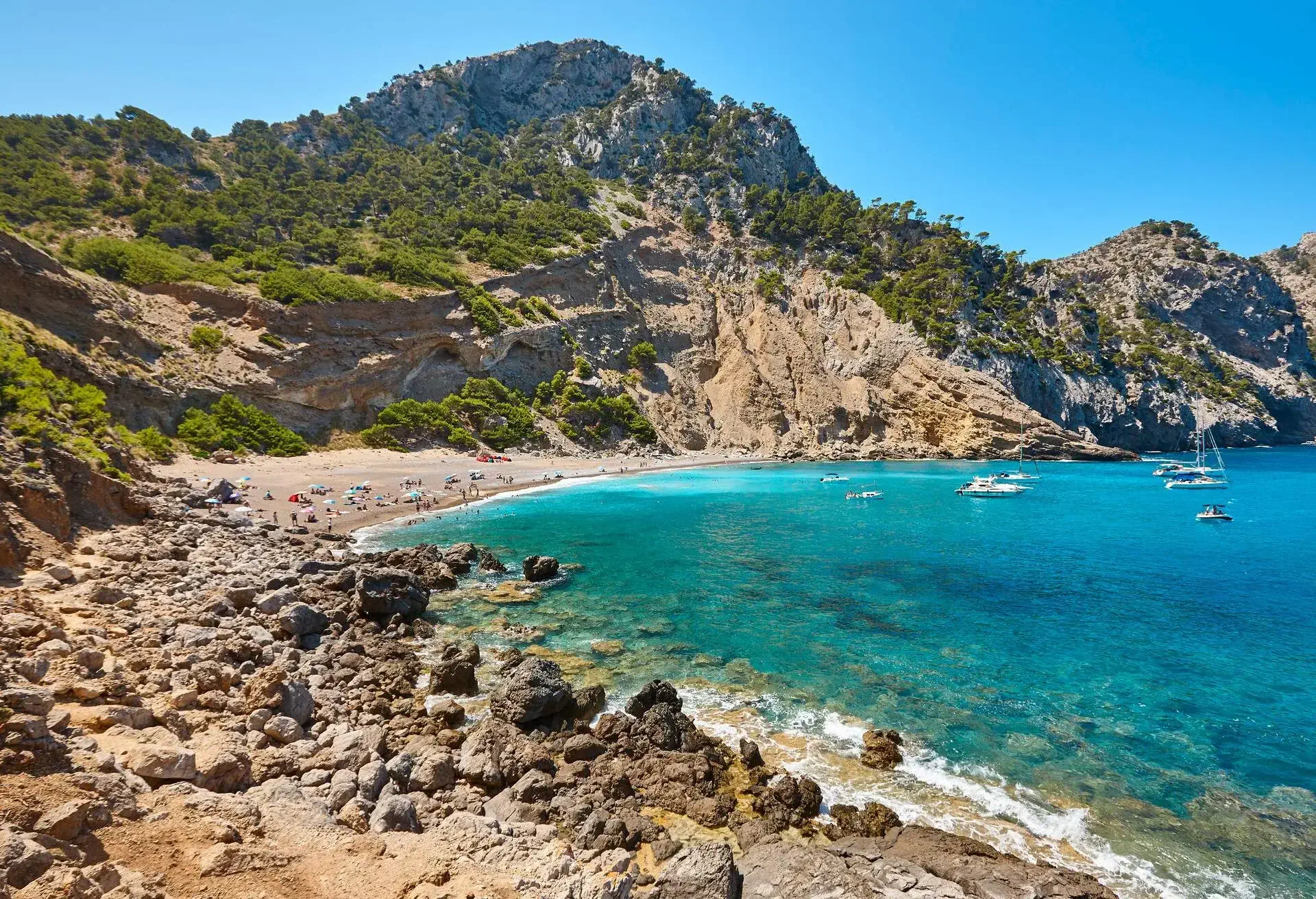 DEST_SPAIN_MALLORCA_PLAGE_DES_COLL_BAIX_BEACH_GettyImages-1365834286.jpg