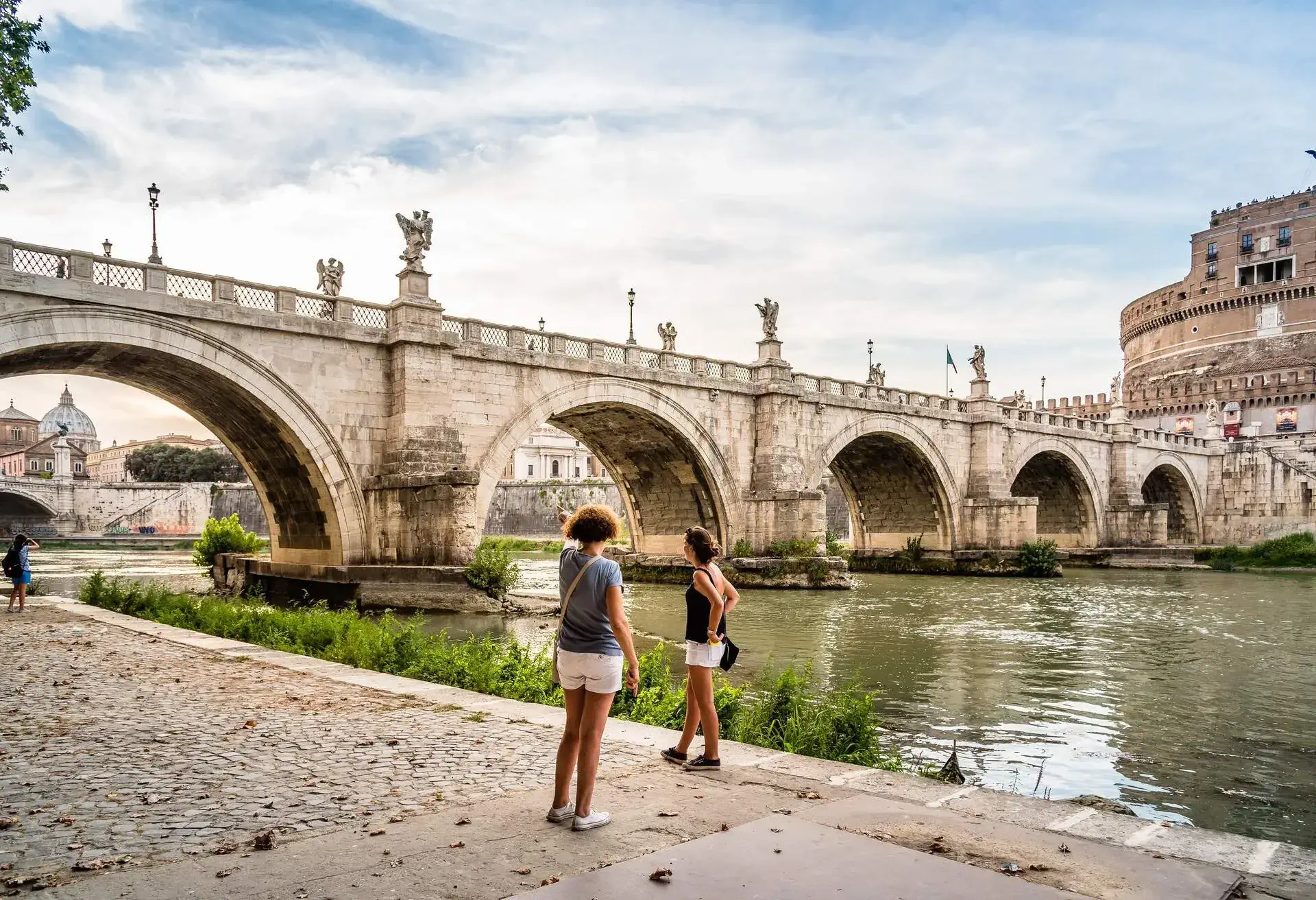 DEST_ITALY_ROME_PONTE-SANT-ANGELO_GettyImages-760240797.jpg