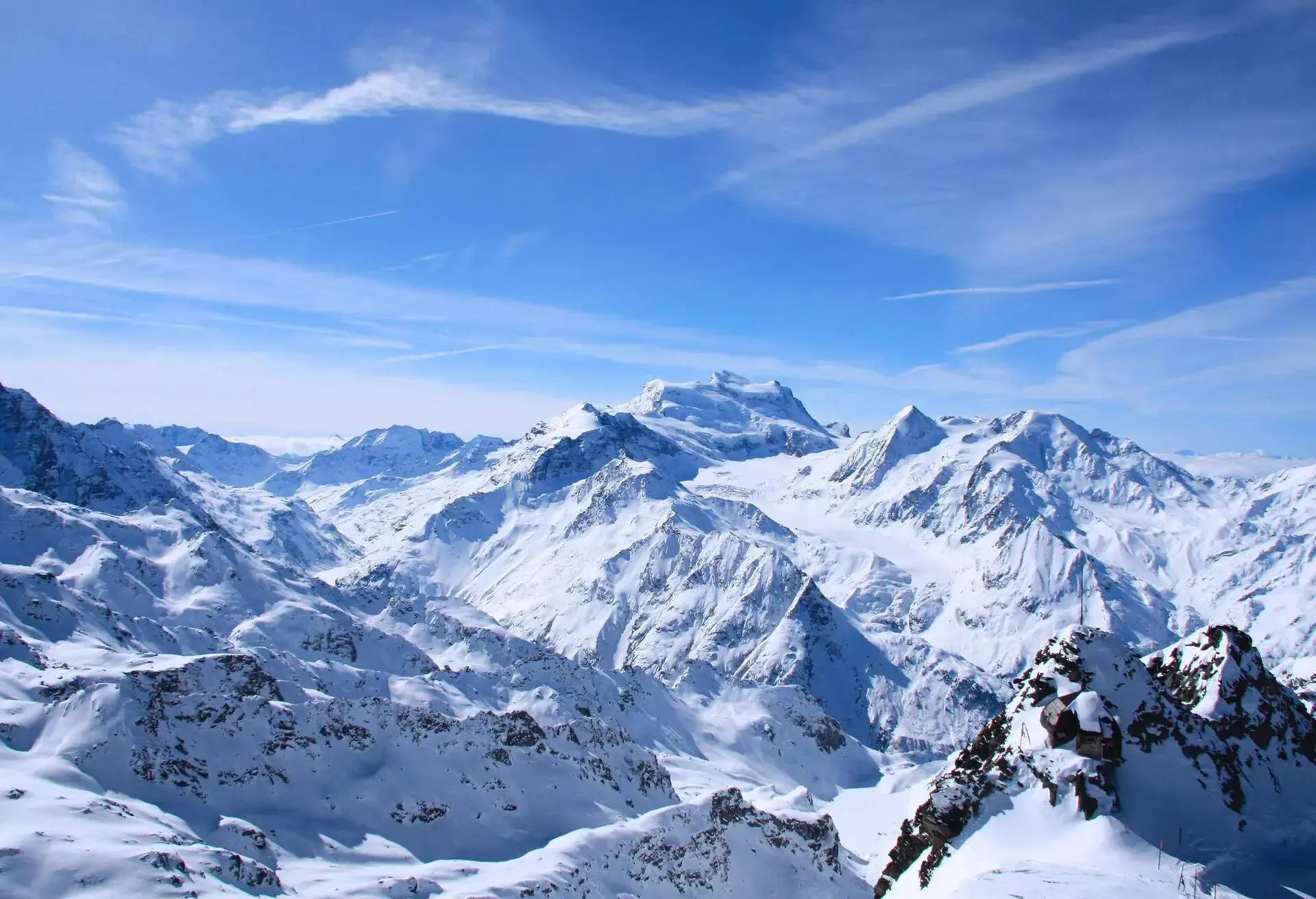 DEST_SWISS-ALPS-GettyImages-521455263.jpg