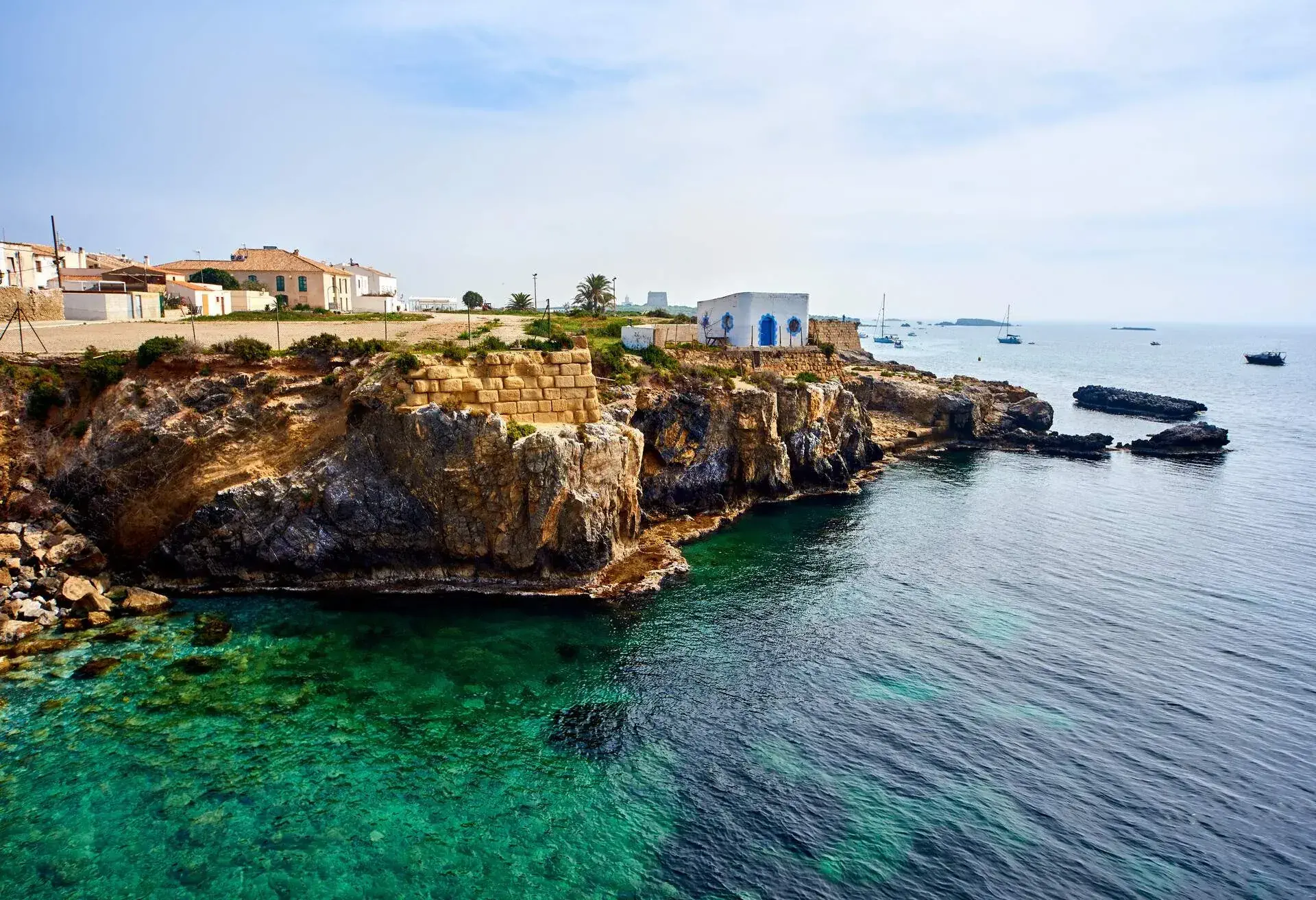 DEST_SPAIN_ALICANTE_TABARCA-ISLAND-shutterstock-premier_602732600.jpg