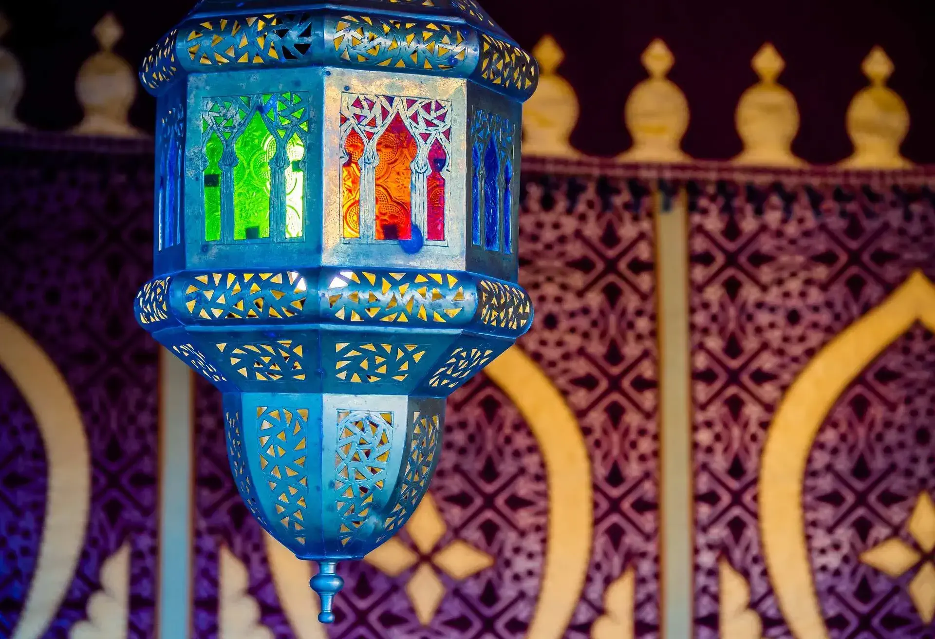 DEST_SPAIN_ARABIC_TEA_SHOP_TEAROOM_GettyImages-1161055370.jpg