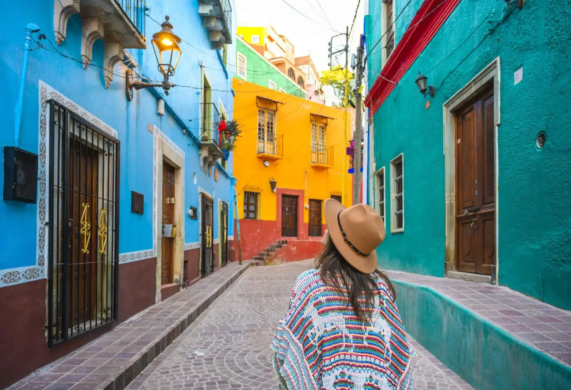 dest_mexico_guanajuato_person_gettyimages-1197938321_universal_within-usage-period_80928