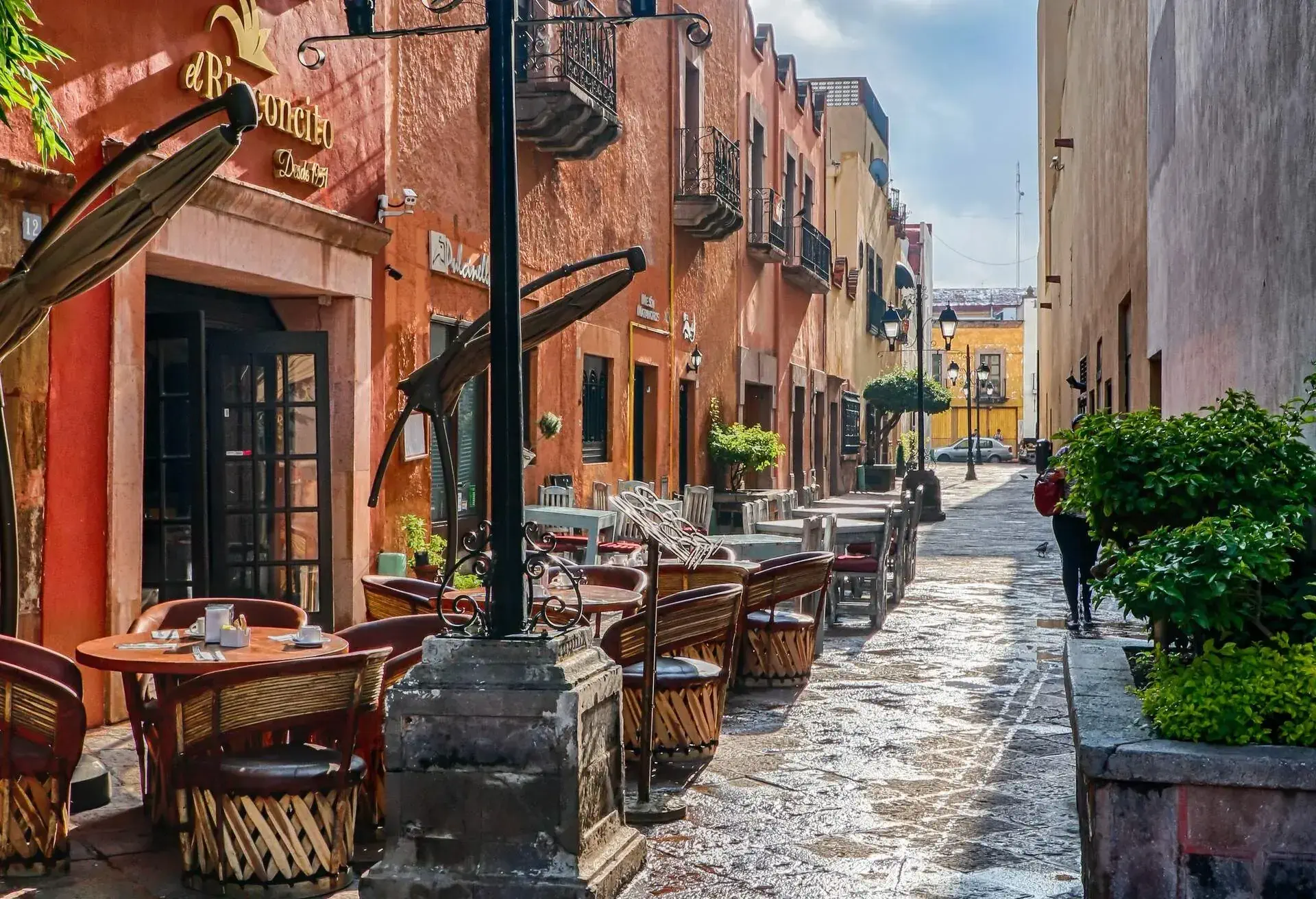 dest_mexico_queretaro_matamoros_alley_gettyimages-616160280_universal_within-usage-period_81348