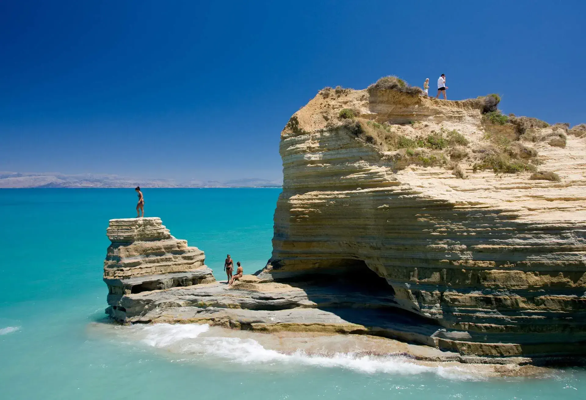 DEST_GREECE_CORFU_DRASTIS-BEACH_GettyImages-123188852