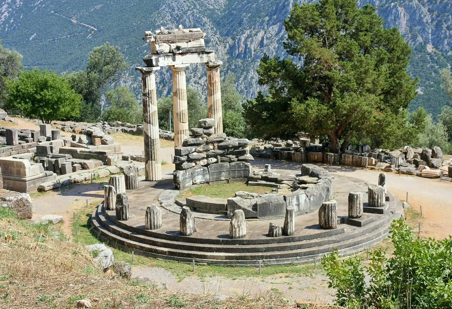 DEST_GREECE_CENTRAL-GREECE_DELPHI_ATHENA-PRONAIA-TEMPLE_GettyImages-1181700295.jpg