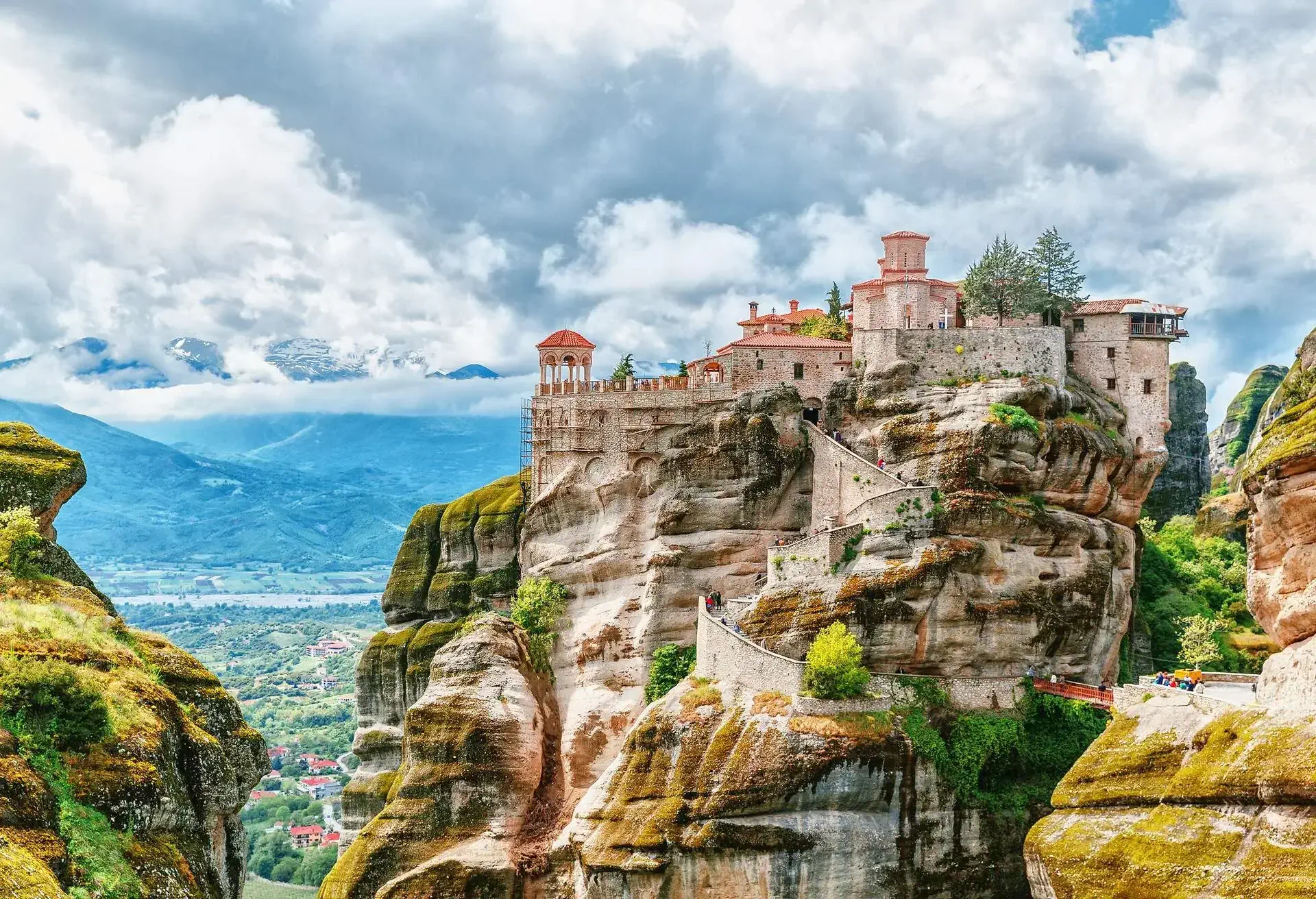 DEST_GREECE_THESSALY_KASTANIA_METEORA-MONASTERY_GettyImages-691765264.jpg