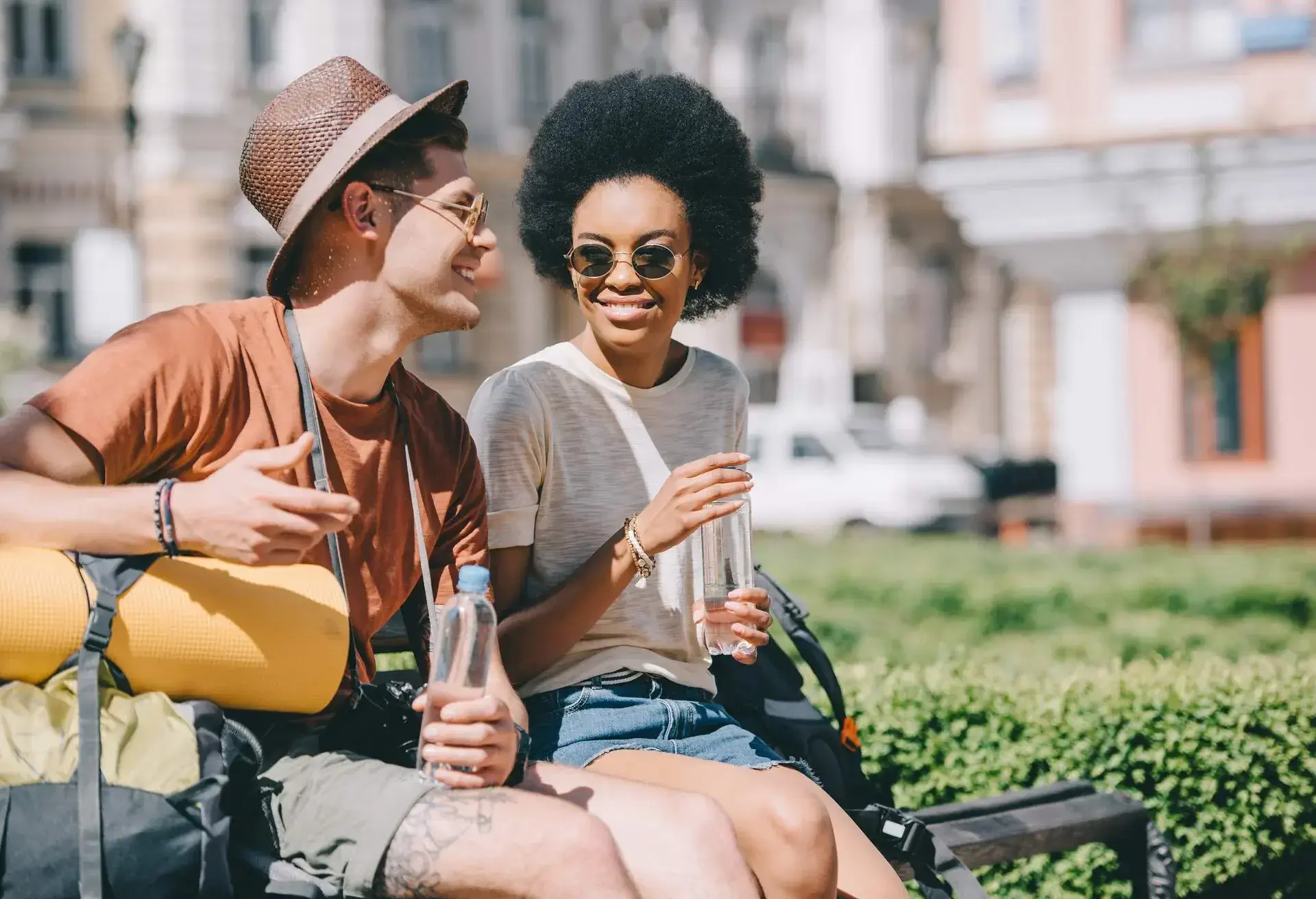 THEME_PEOPLE_PERSON_COUPLE_FRIENDS_TRAVEL_VACATION_ADVENTURE